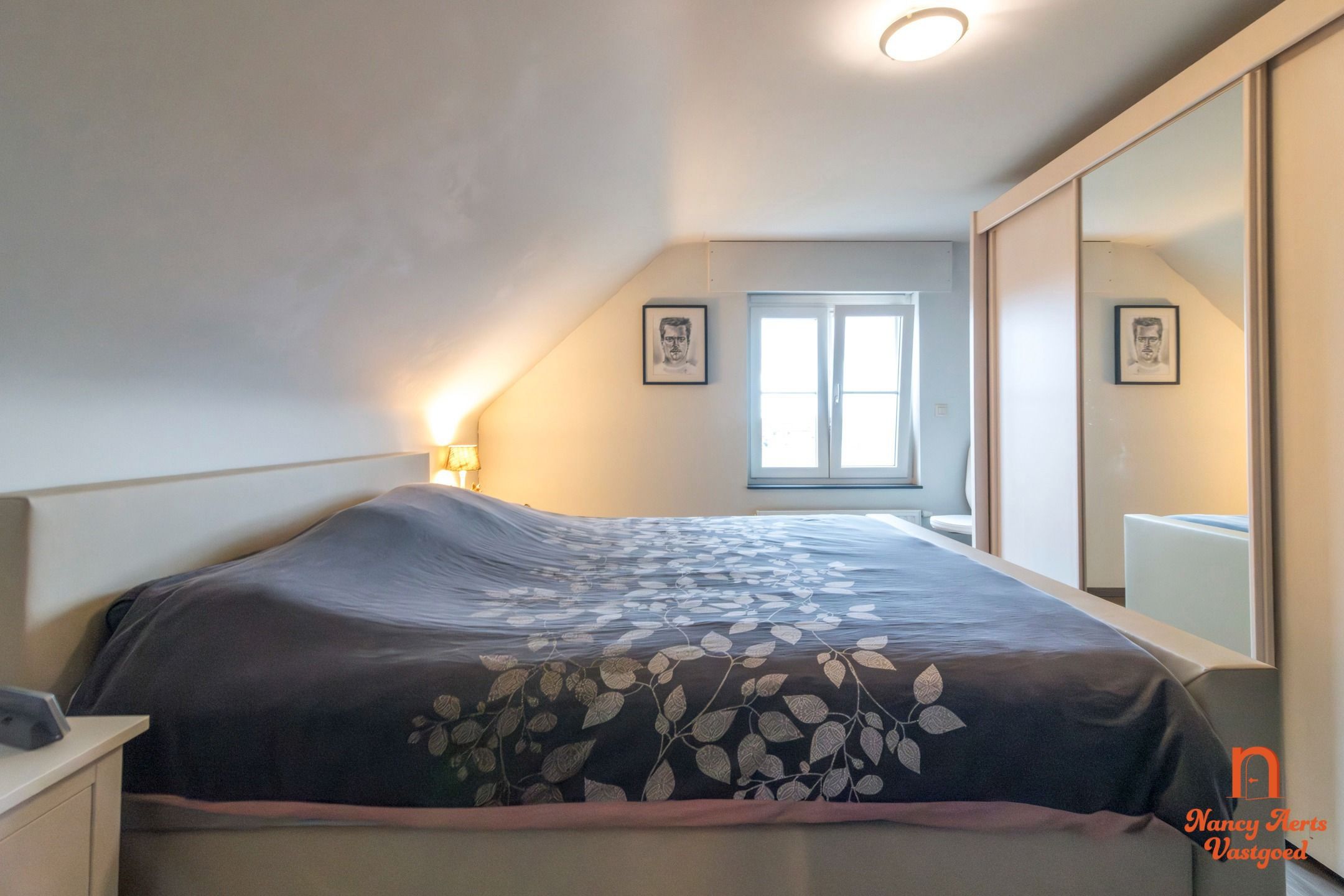 Lichtrijk duplexappartement met ruim terras en eigen ingang foto 18