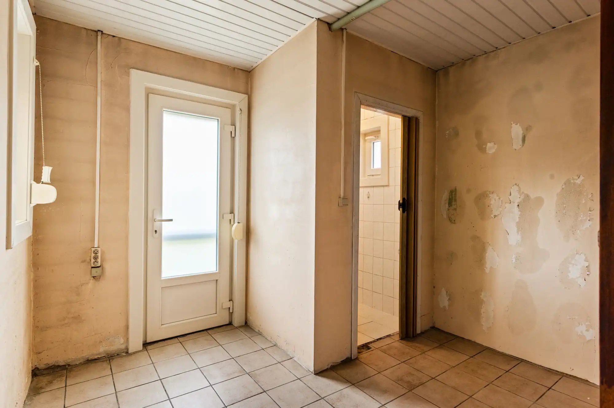 Te renoveren gezinswoning met leuke tuin en 2 garages op topligging in Brasschaat! foto 10