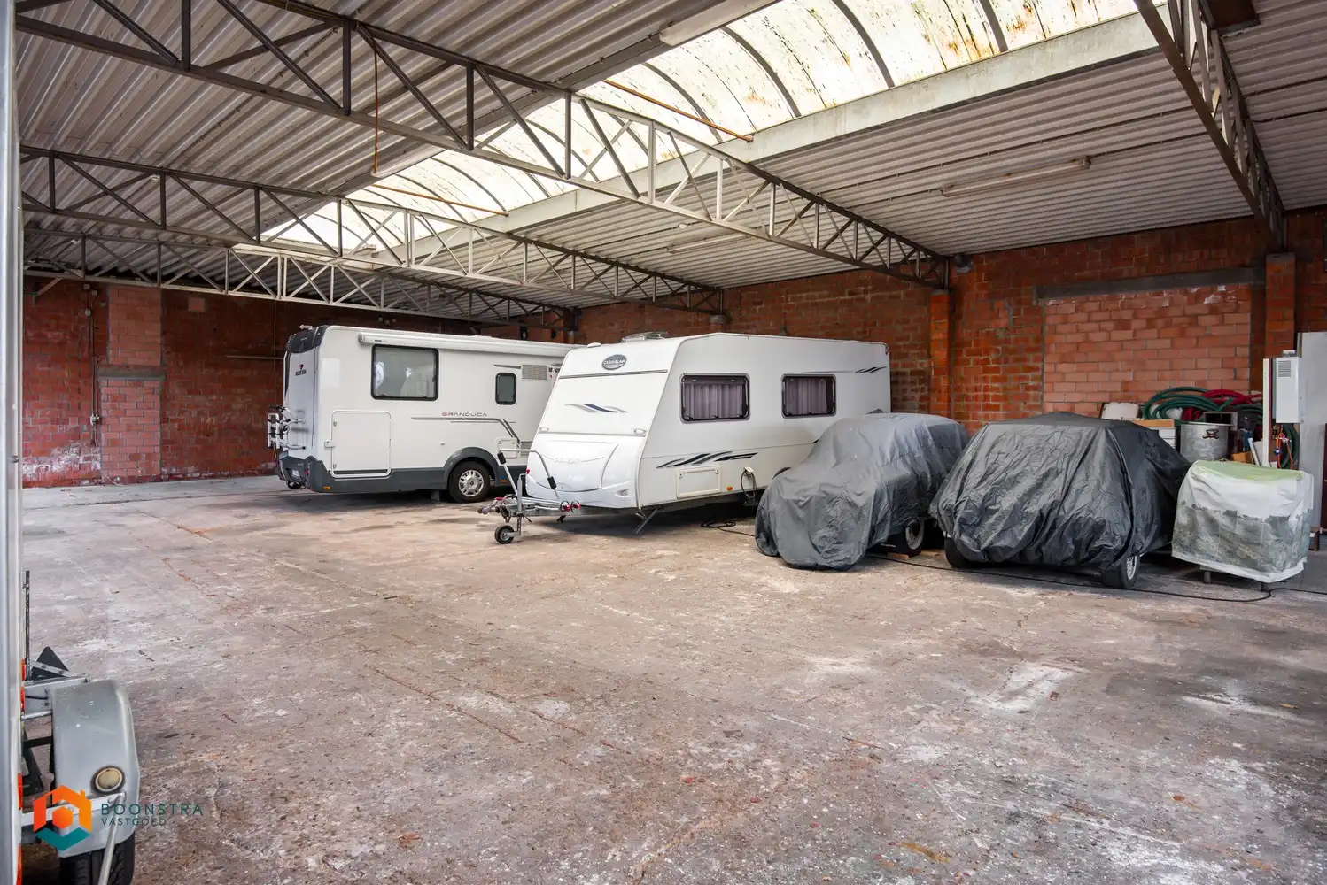 Ruime opslagplaats +- 330 m² foto 11