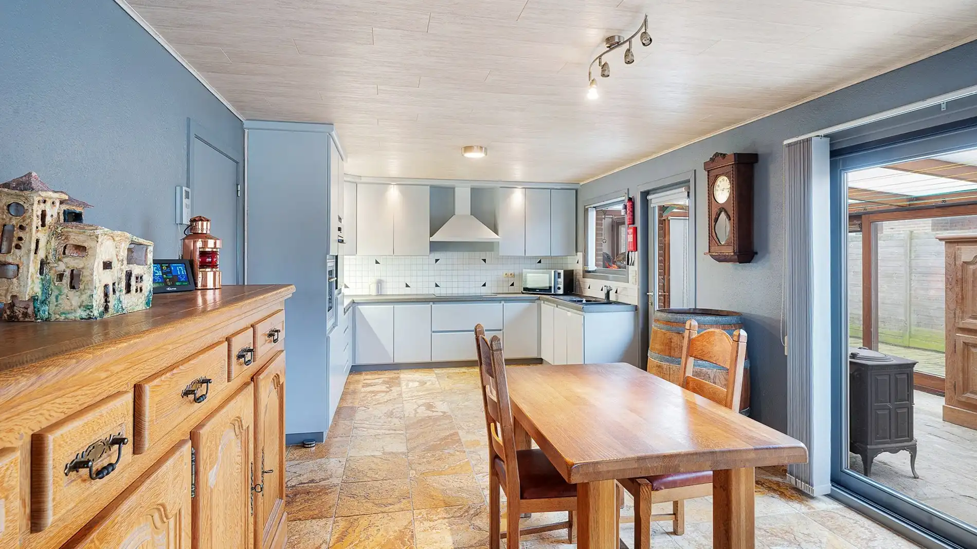 Alleenstaande bungalow met open zichten vlakbij Brugge foto 11