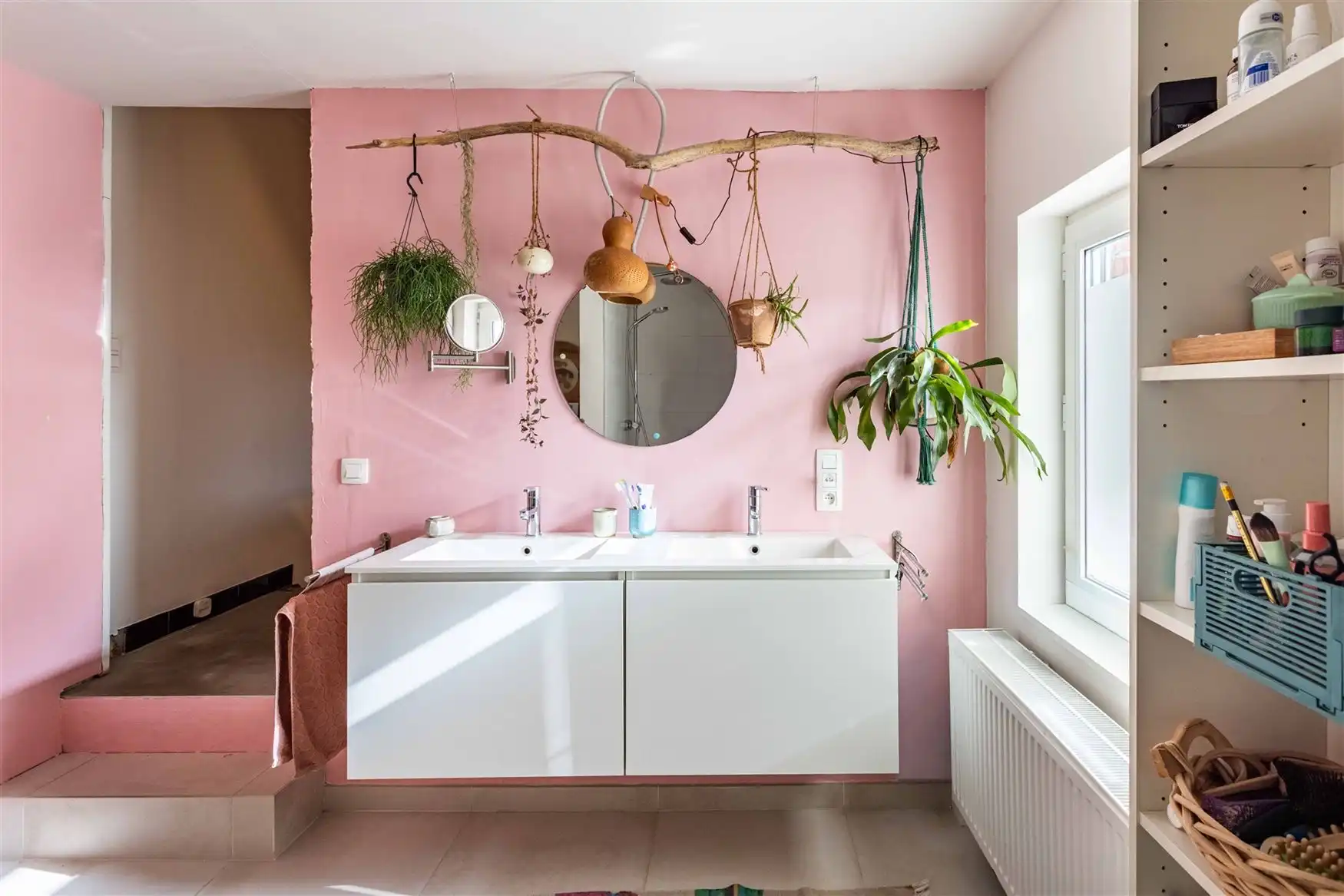 Een huis met karakter. Een tuin met sfeer foto 18