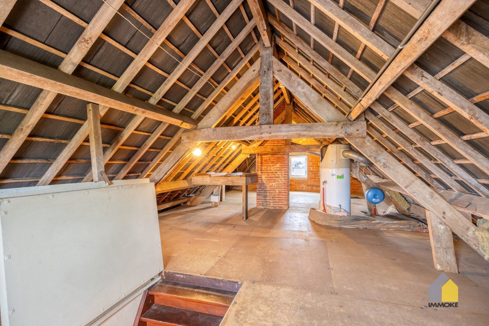 Neeroeteren: Op te frissen, vrijstaande woning op 8 a 53 ca met 5 slpks. foto 25