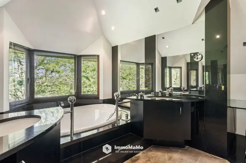 UNIEKE VILLA MET BINNENZWEMBAD EN PAARDENSTALLEN OP EEN TOPLOCATIE TE KOOP IN MENDONK (GENT) foto 31