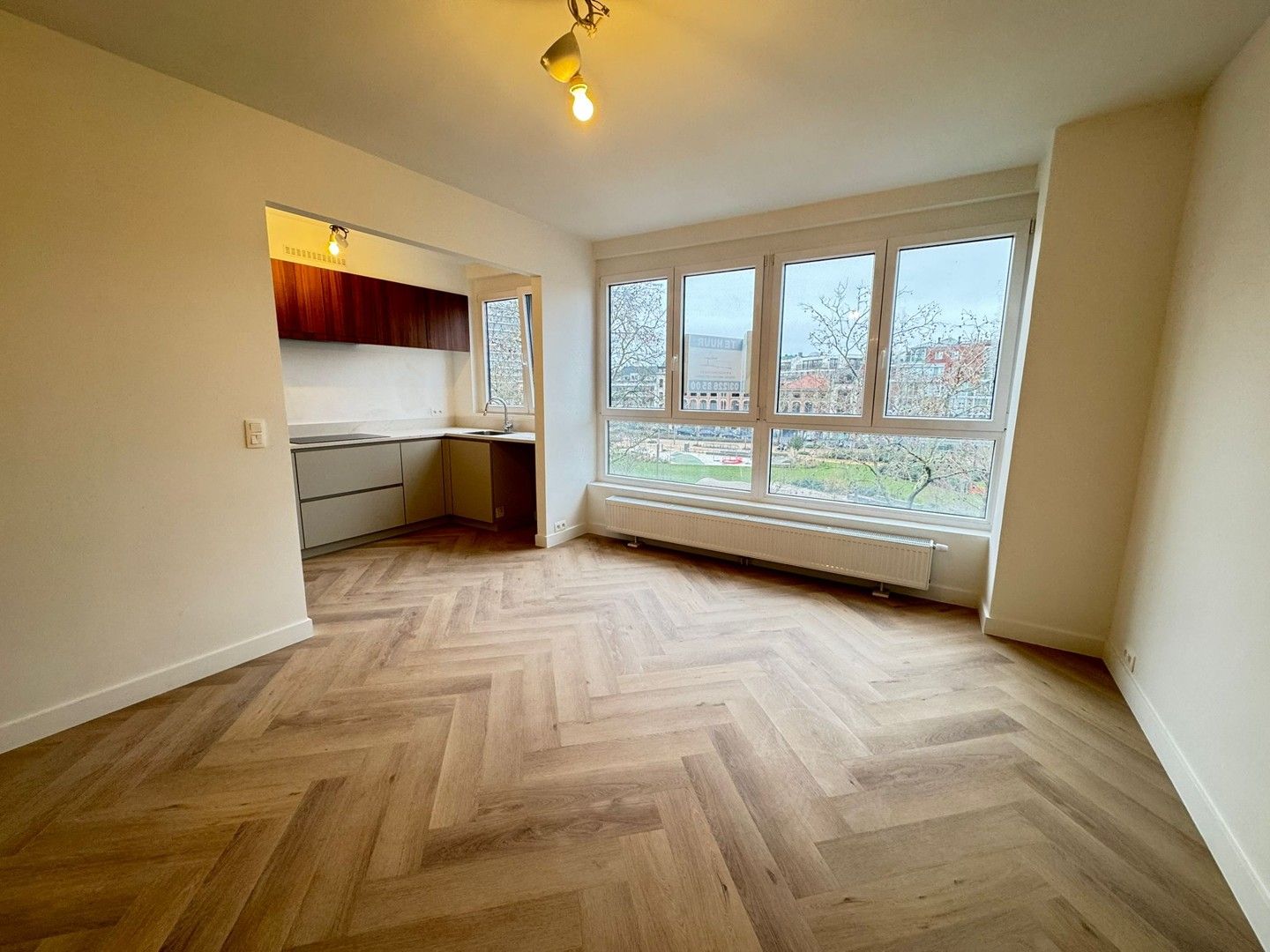 GERENOVEERD APPARTEMENT AAN HET ZUIDPARK foto {{pictureIndex}}