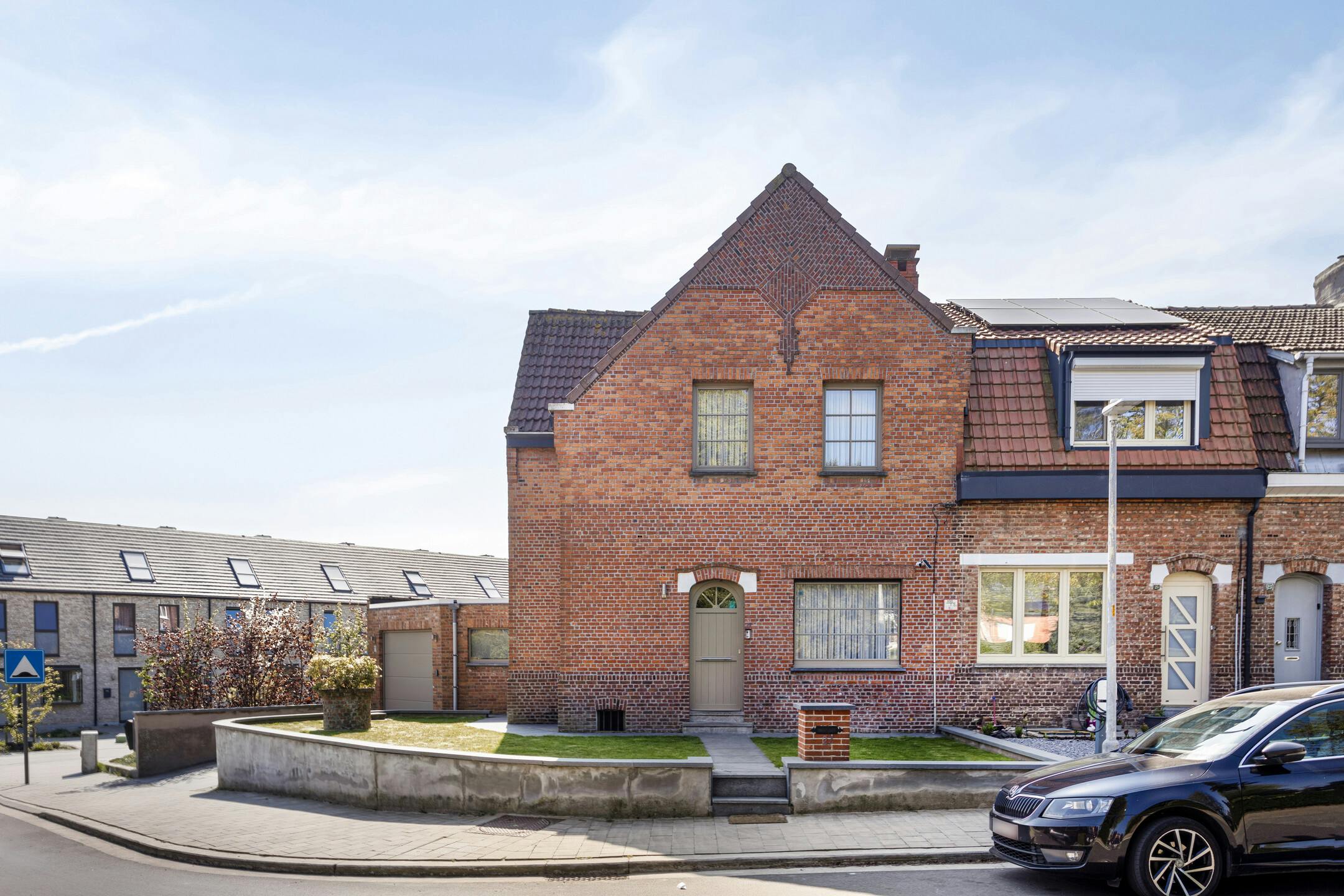 Op te frissen huis in het centrum van Kruibeke met garage foto 36