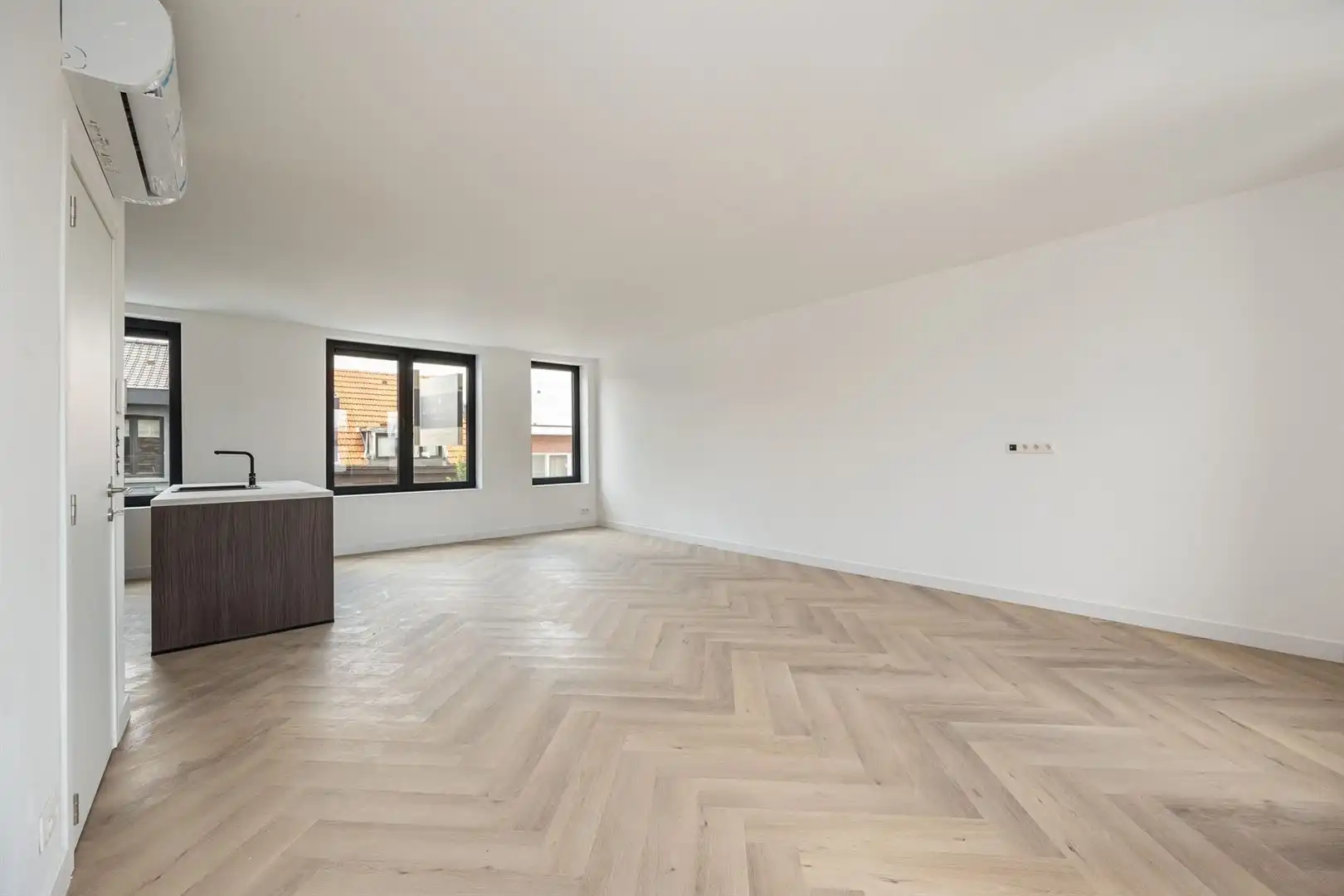 Lichtrijk renovatie appartement met 2 slaapkamers op toplocatie in Merksem foto 16