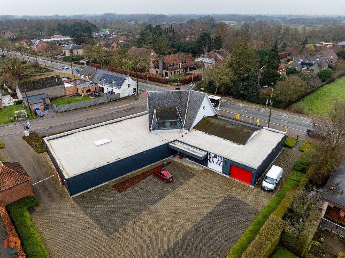 Handelspand op toplocatie met grote visibiliteit en veelzijdige mogelijkheden (1030m2) foto 3