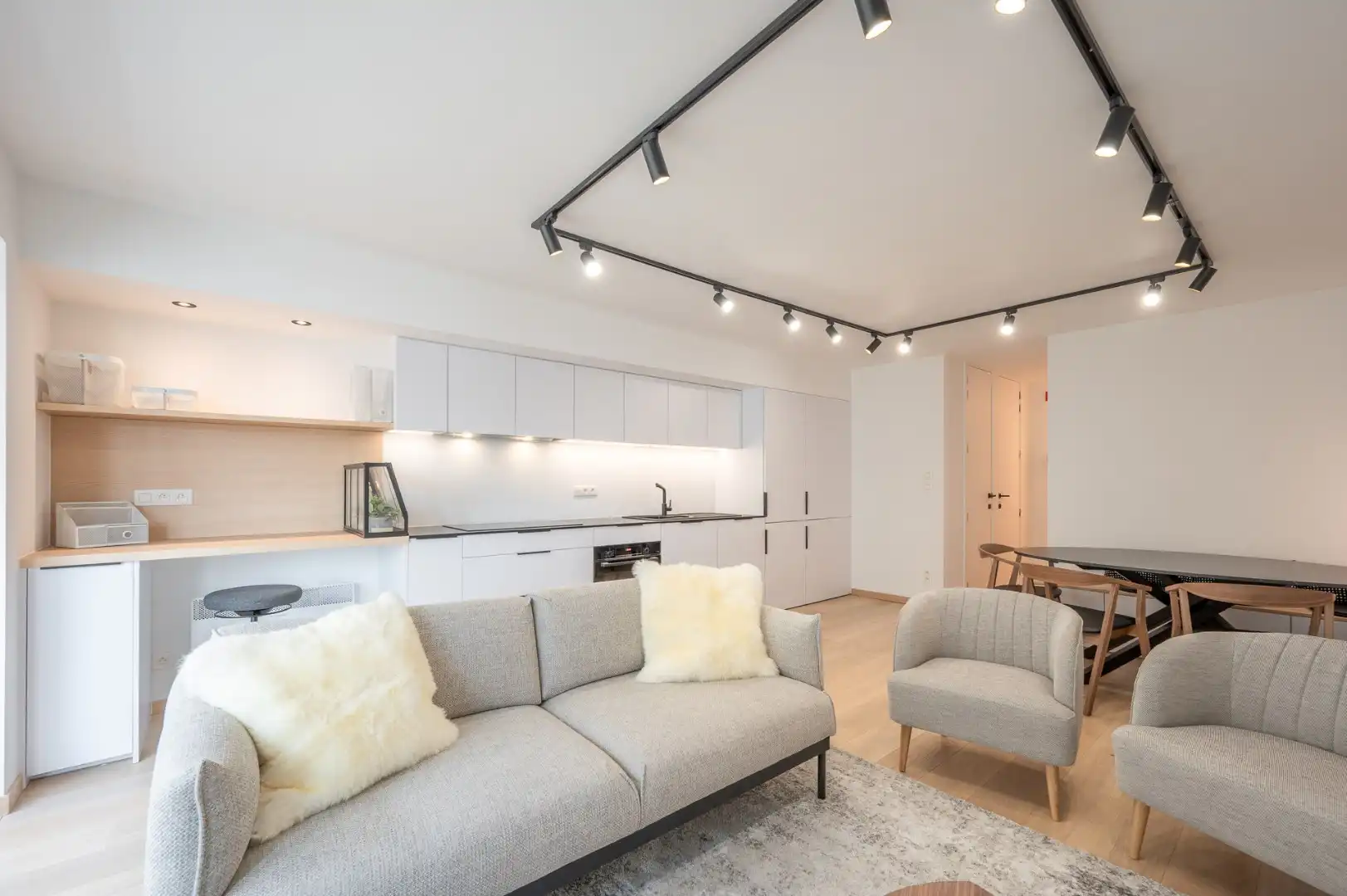 Prachtig afgewerkt appartement met twee slaapkamers en zijdelings zeezicht in Duinbergen.   foto 2