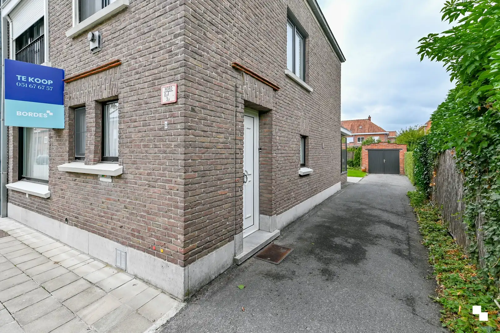 Gezellige, te moderniseren halfopen woning in rustige buurt te Izegem foto 3