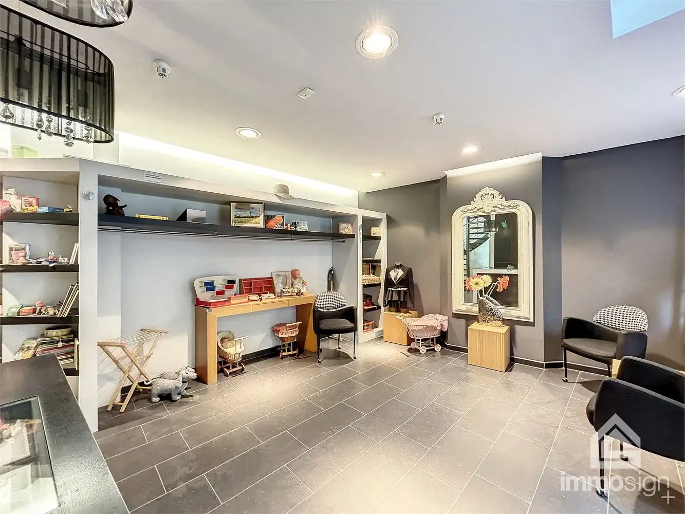 Prachtig handelspand met duplex midden in het centrum van Maaseik! foto 6