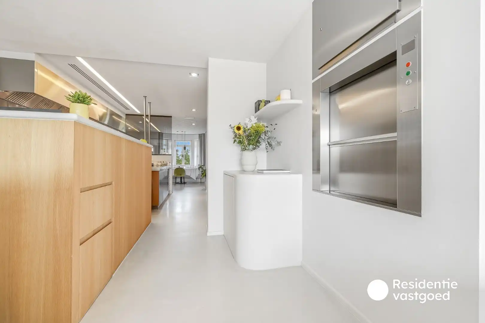 Wonen boven, ondernemen beneden: volledig gerenoveerd restaurant met luxueuze woonst in hartje De Haan foto 32