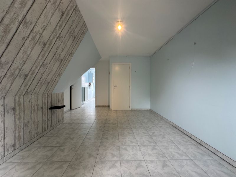 RUIM EN ZONNIG APPARTEMENT MET GARAGE foto 12