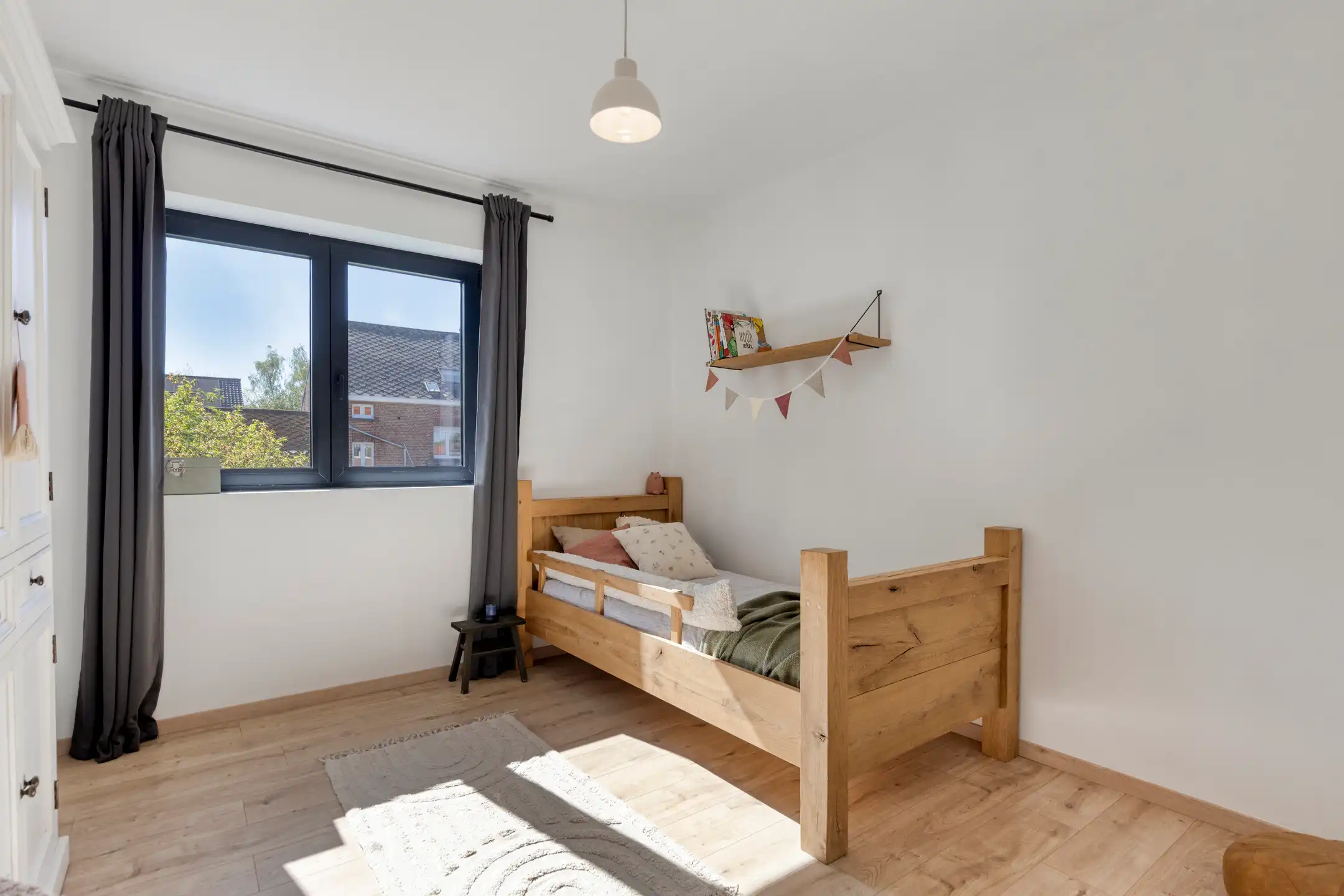 Trendy en lichtrijke woning met VEEL potentiëel foto 18