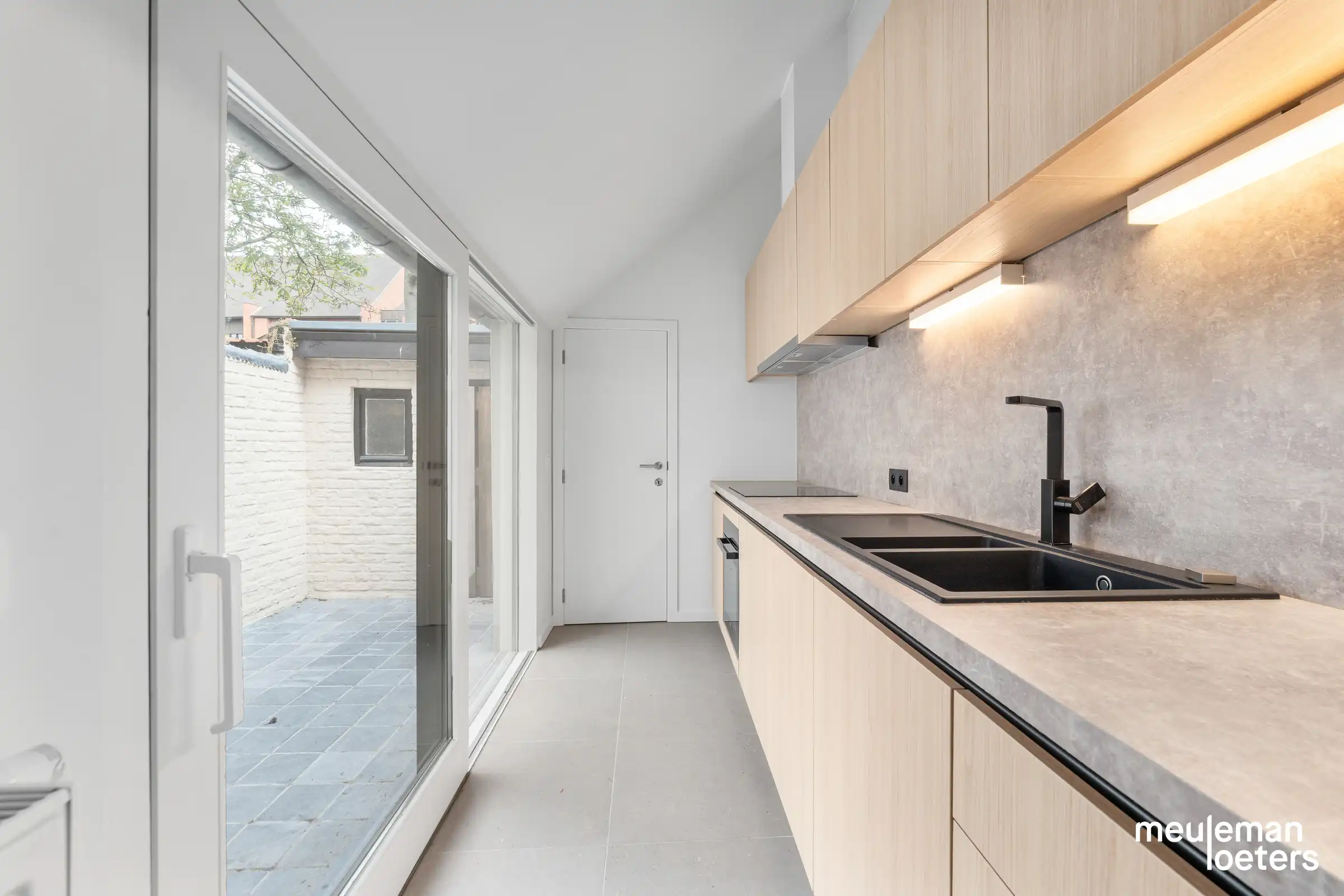 Subliem gerenoveerde rijwoning in het historisch centrum van Brugge foto 6