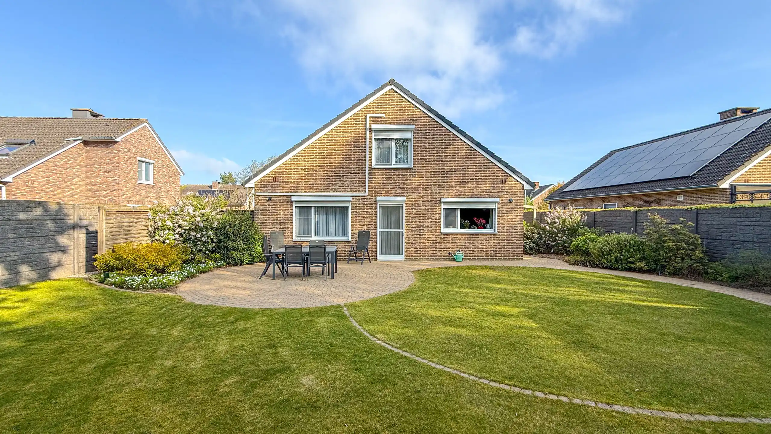 Instapklare woning met 3slpks, tuin, airco en zonnepanelen! foto 36