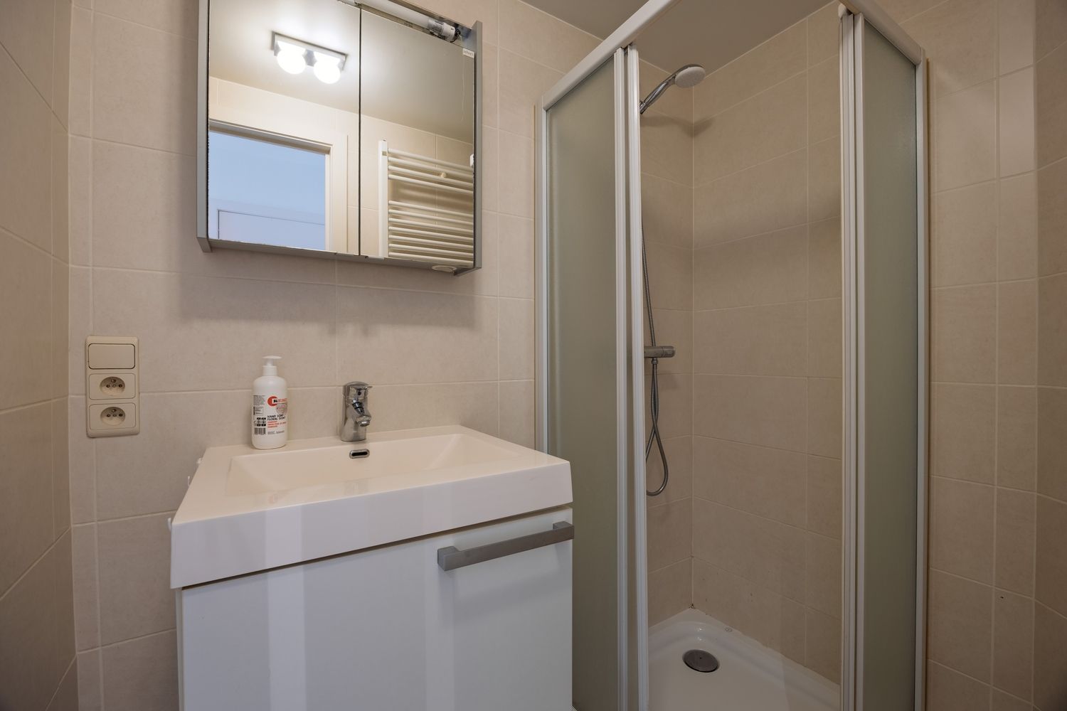 Studio met frontaal zeezicht op de zeedijk van Blankenberge foto 9