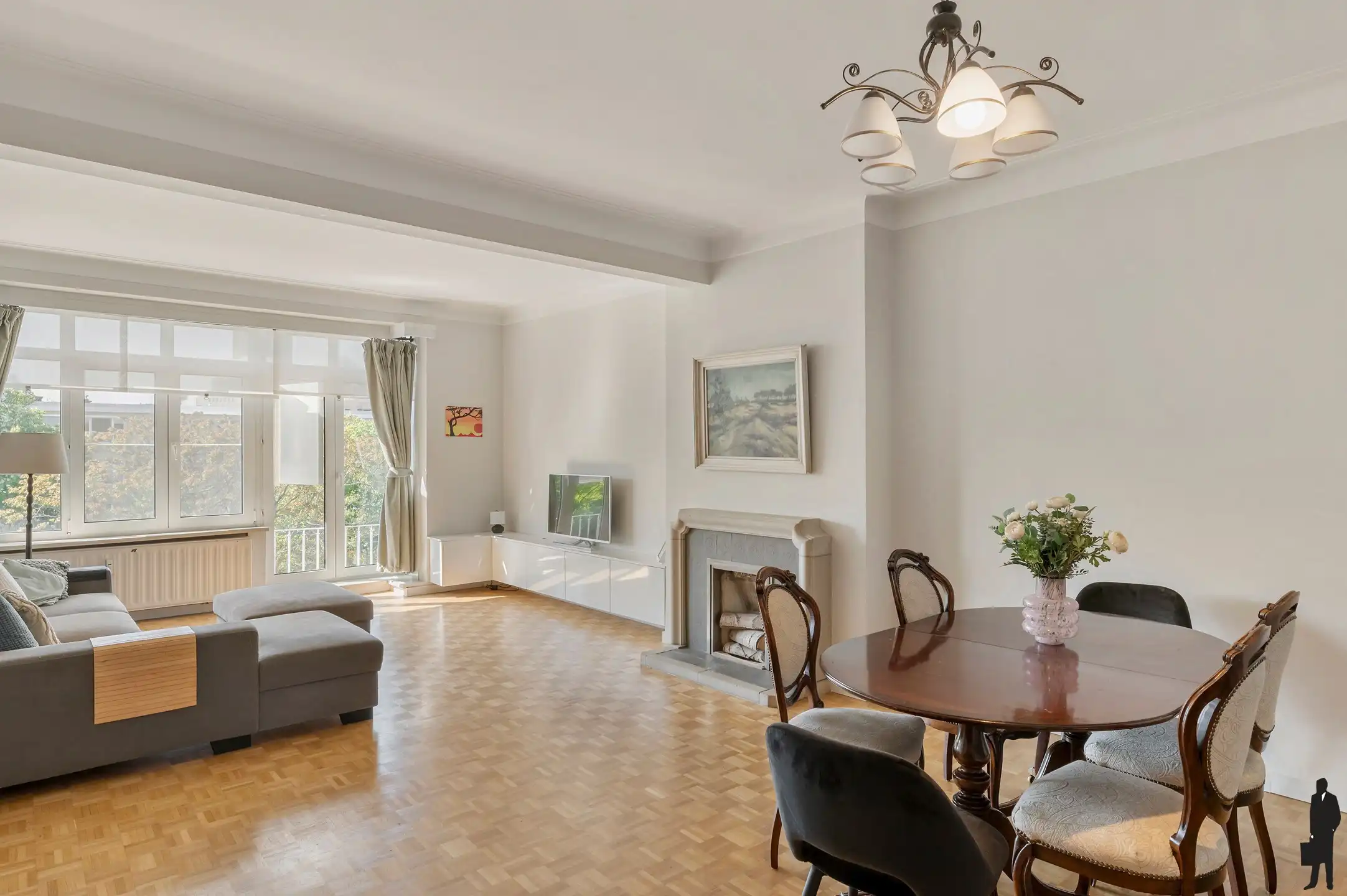 Prachtig, lichtrijk appartement met terras & garage foto {{pictureIndex}}
