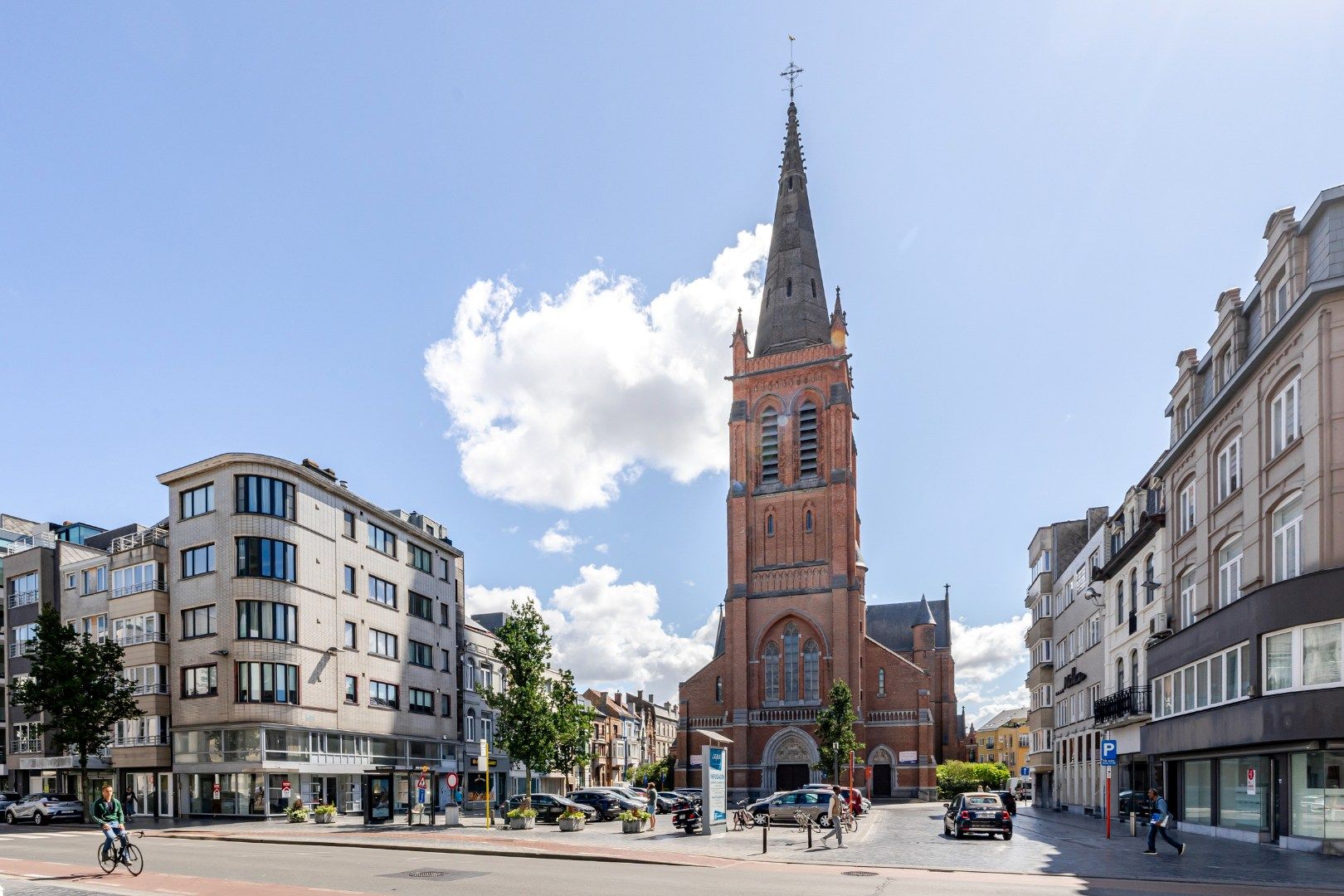 Instapklaar appartement te koop in Oostende met EPC-label B. 93 m², 2 badkamers, terras, streepje zeezicht en onderhoudsvriendelijke vinyl-laminaatvloer. foto 10