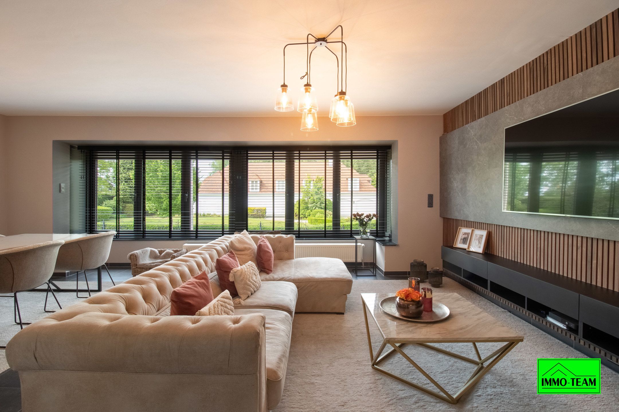 Instapklare gezinswoning met royale woonruimte en luxe  foto 3