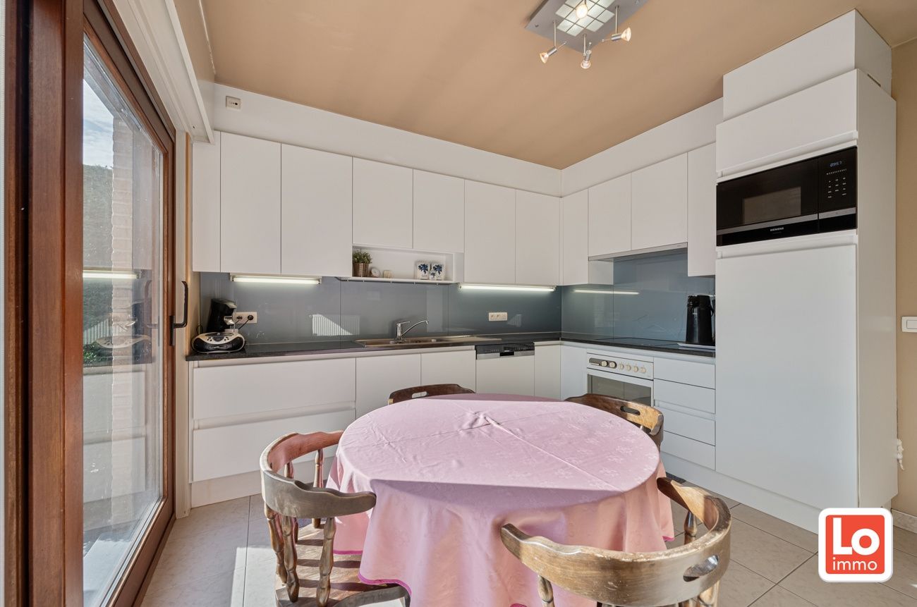 Ruime degelijke alleenstaande woning met afzonderlijke garage en carport op een makkelijk bereikbare locatie in Lokeren! foto 7