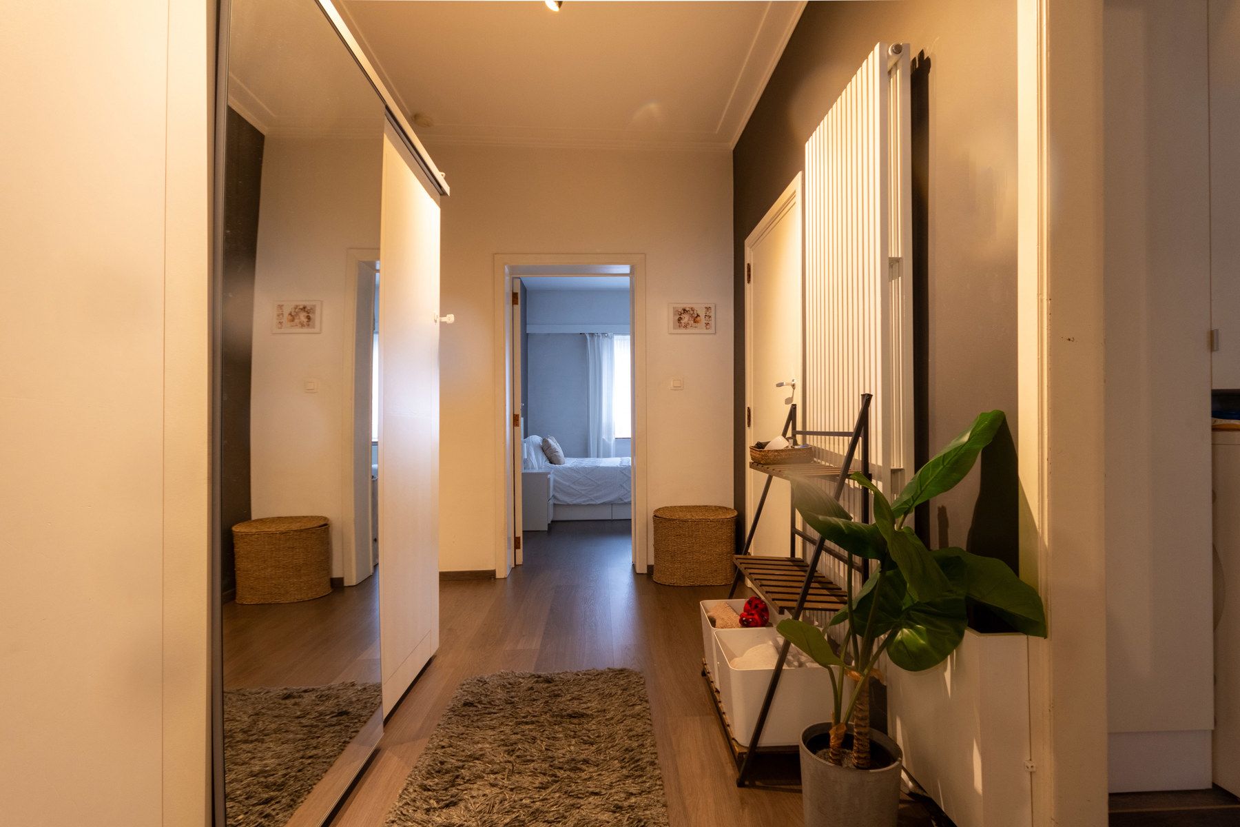 Gelijkvloers appartement met terras en tuin foto 5