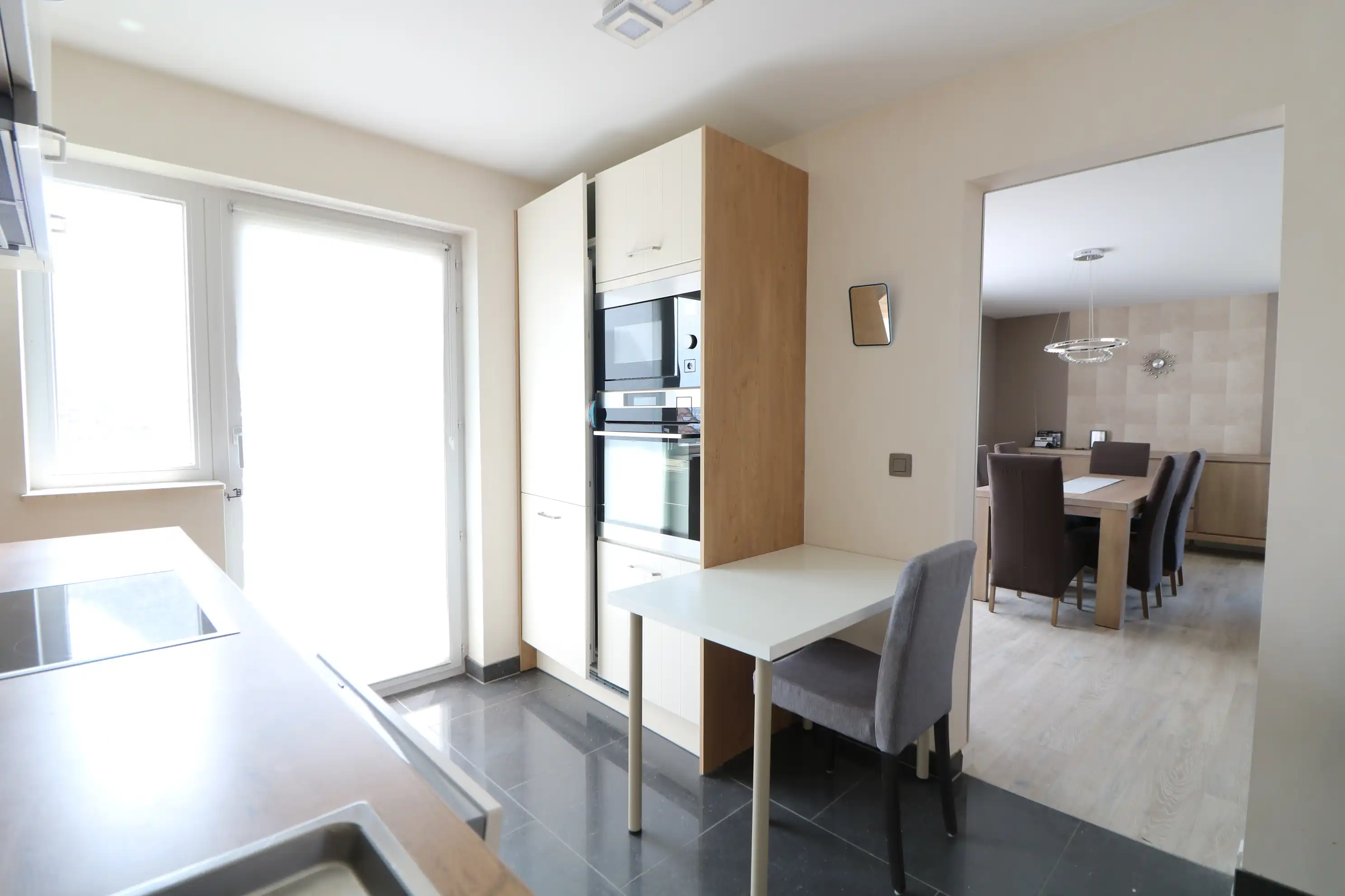 Ruim en lichtrijk hoekappartement met 2 slaapkamers, terras én garage foto 6