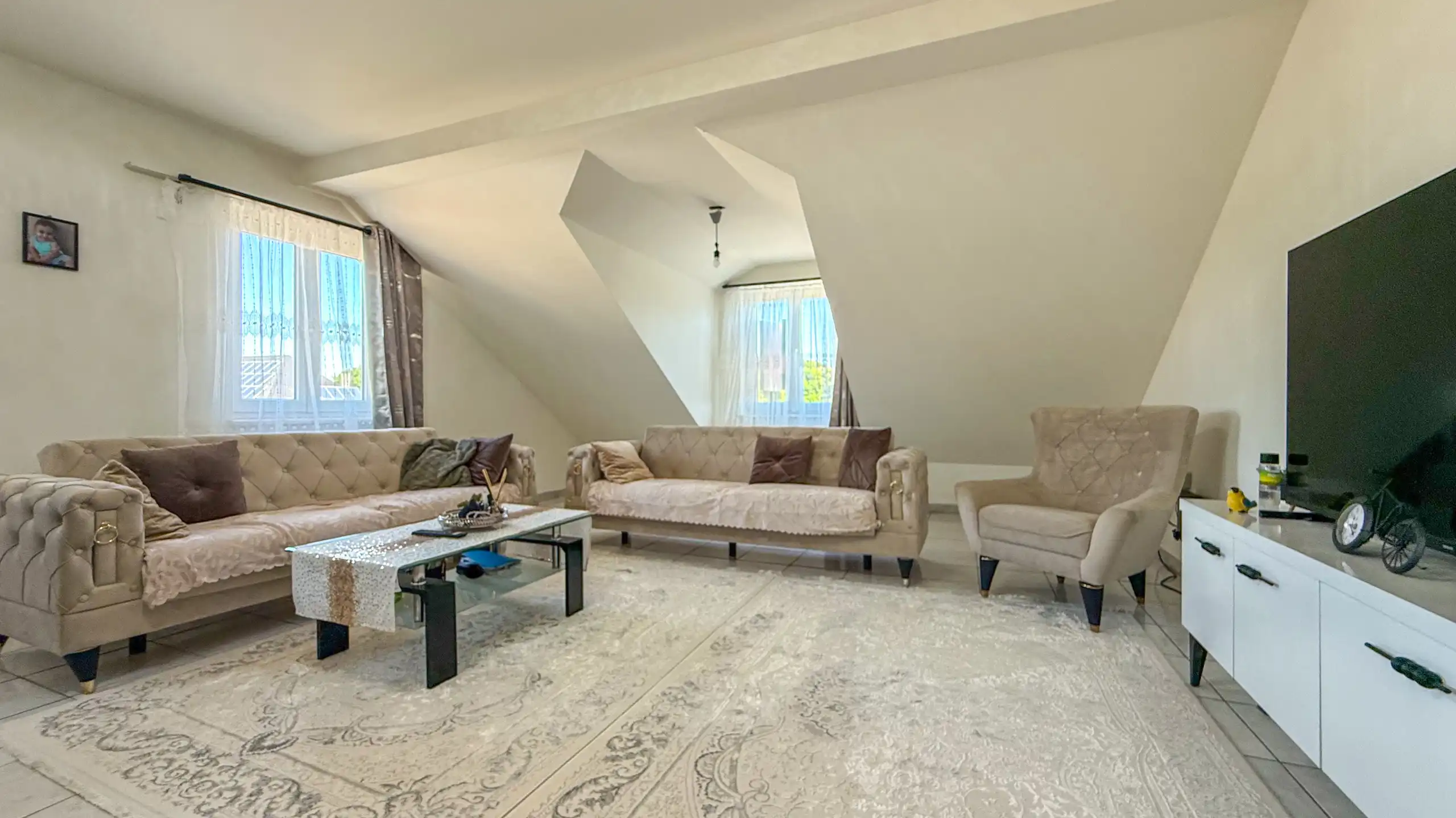 Instapklaar appartement met 2 slpks, balkon, tuin + parking! foto 3