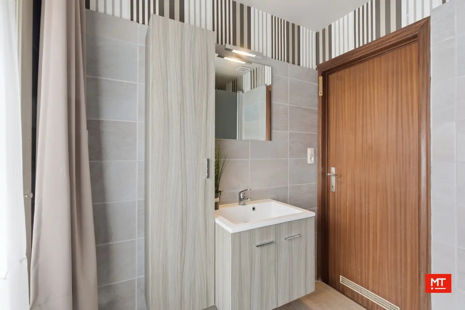 Kloeke halfopen woning met 3 slaapkamers, stadstuin en garage in centrum Meulebeke foto 12