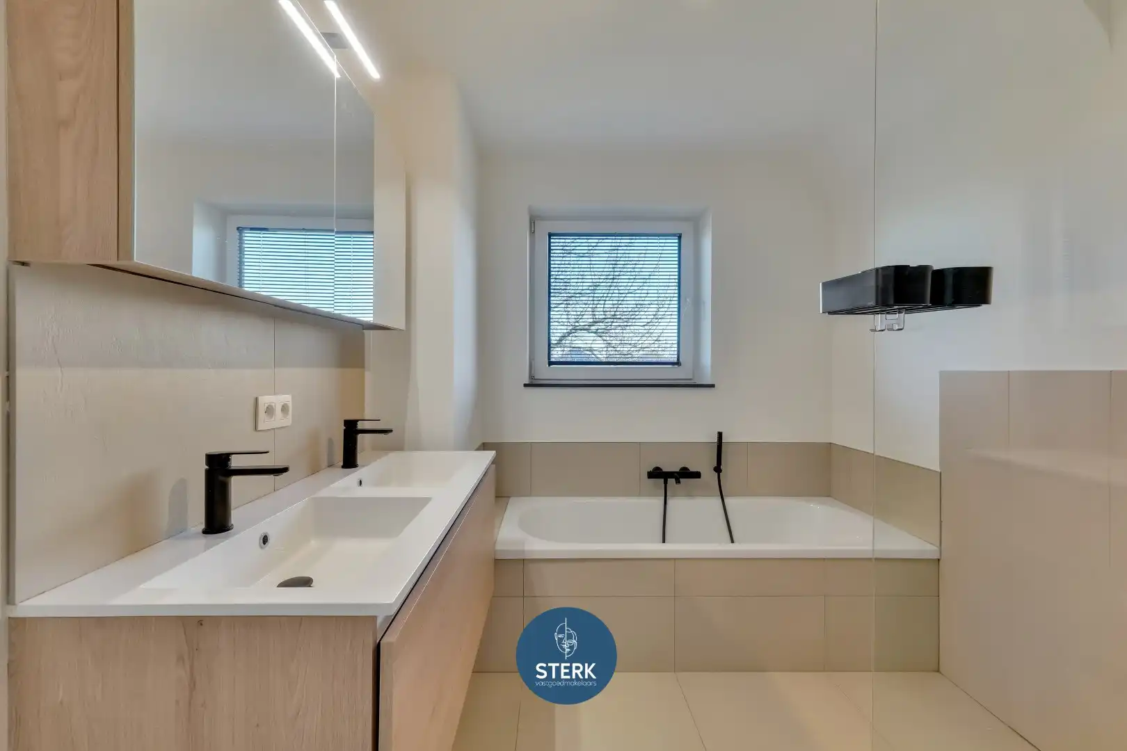 INSTAPKLARE GEZINSWONING MET EPC LABEL A NABIJ DE GRENS TE VELDWEZELT ! foto 15