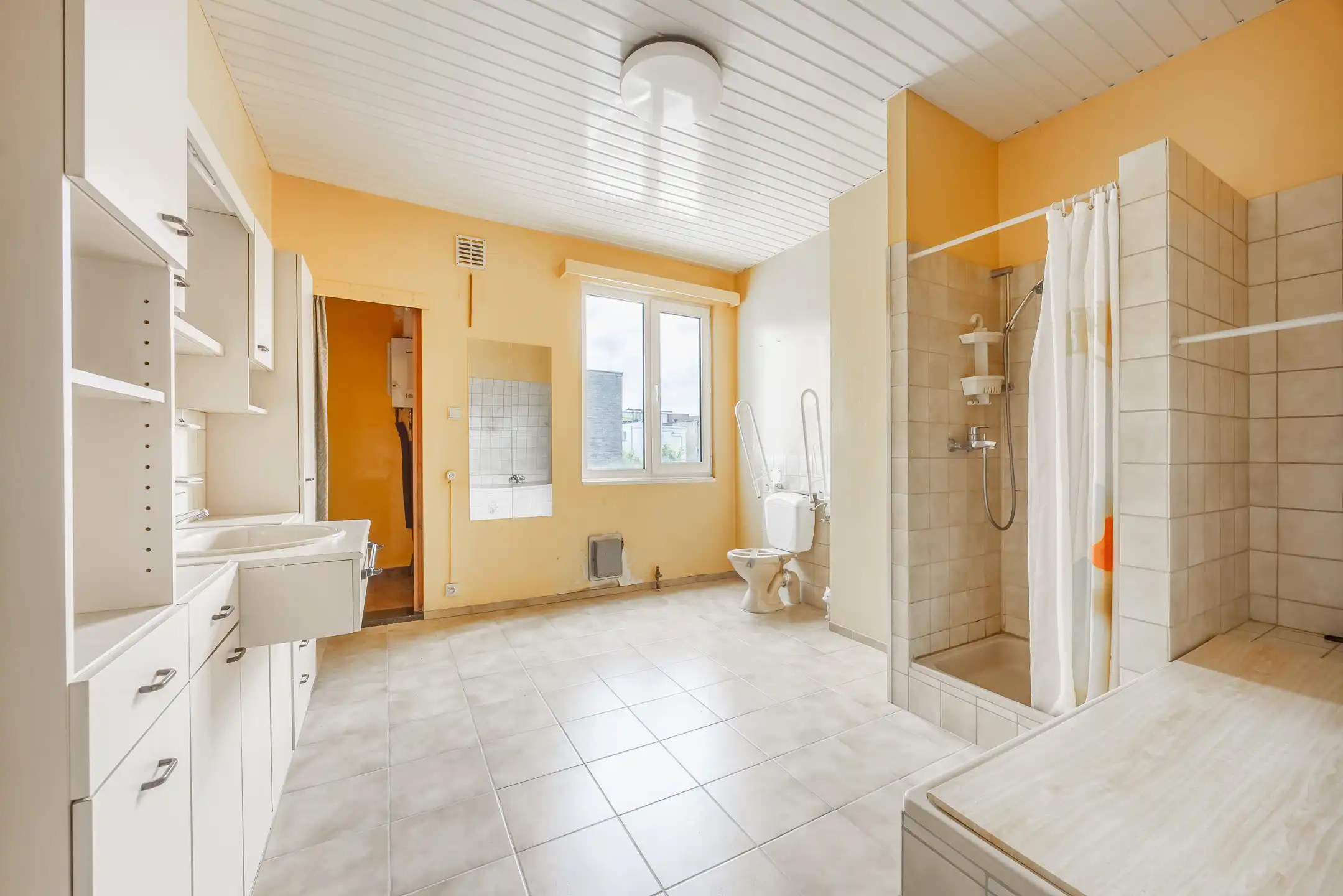 te renoveren woning met 3 ruime slaapkamers , garage en tuin foto 14