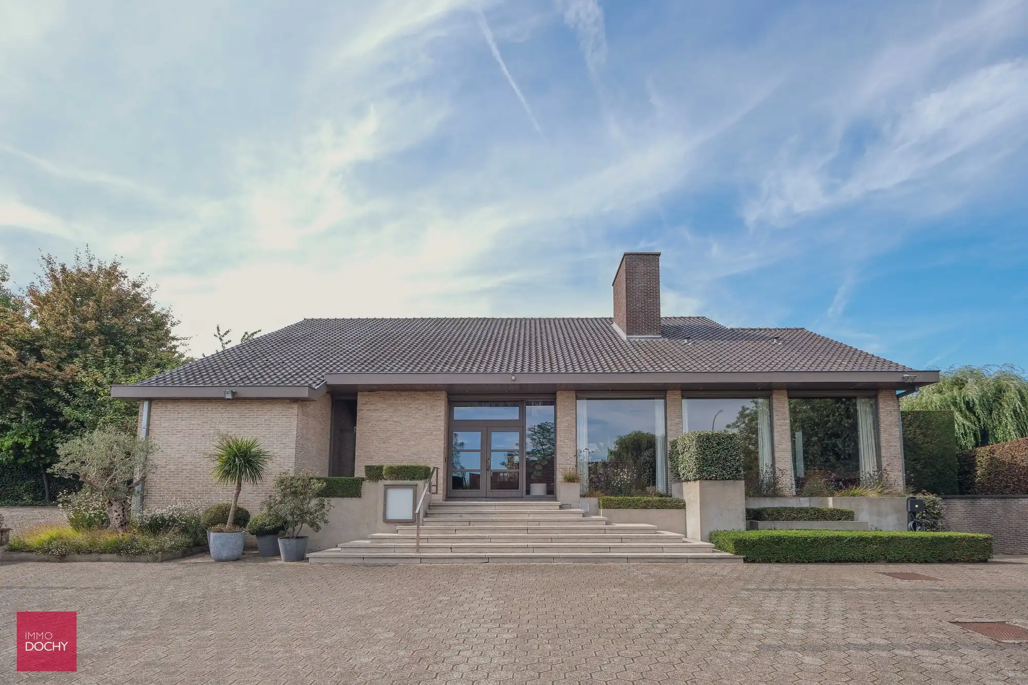 Commercieel gelegen handelspand / bureelgebouw /horecazaak te Izegem foto 4