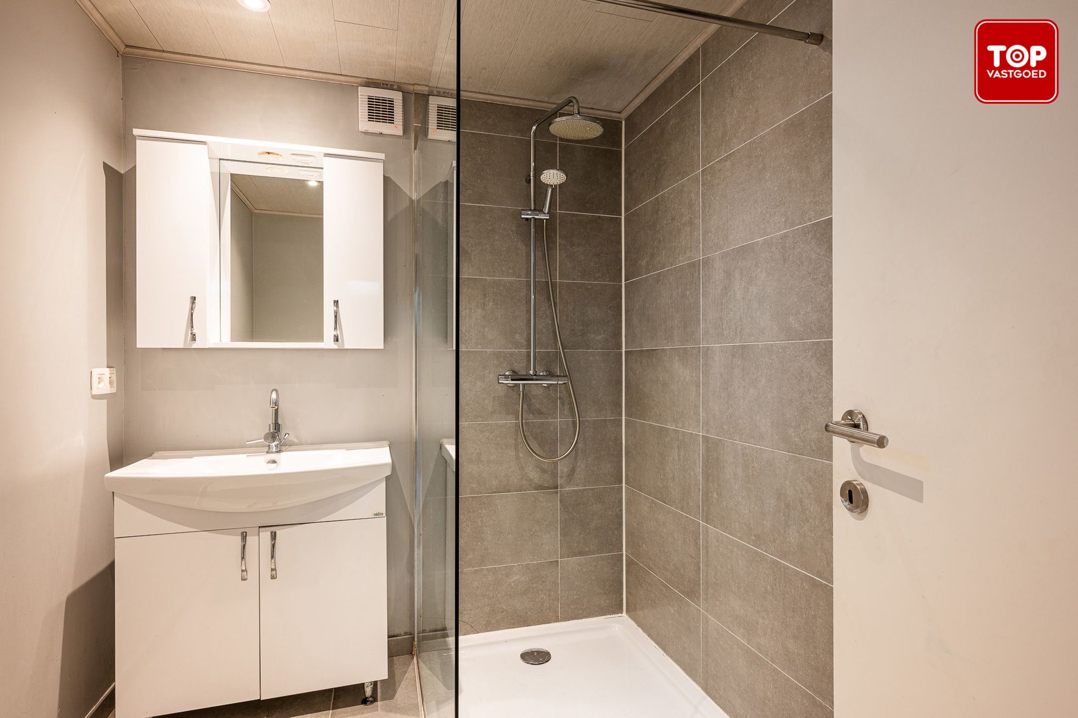 Halfopen bebouwing dichtbij centrum Waarschoot foto 11