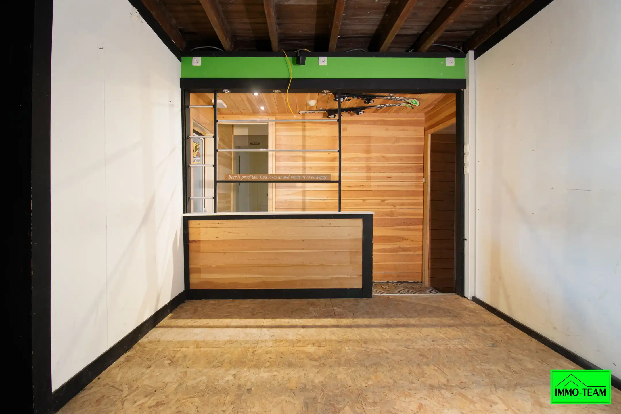 Ruim café met woongelegenheid nabij centrum foto 14