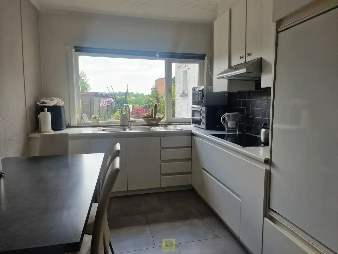 Ruime woning met 3 slpk op een perceel van 591 m² foto 6