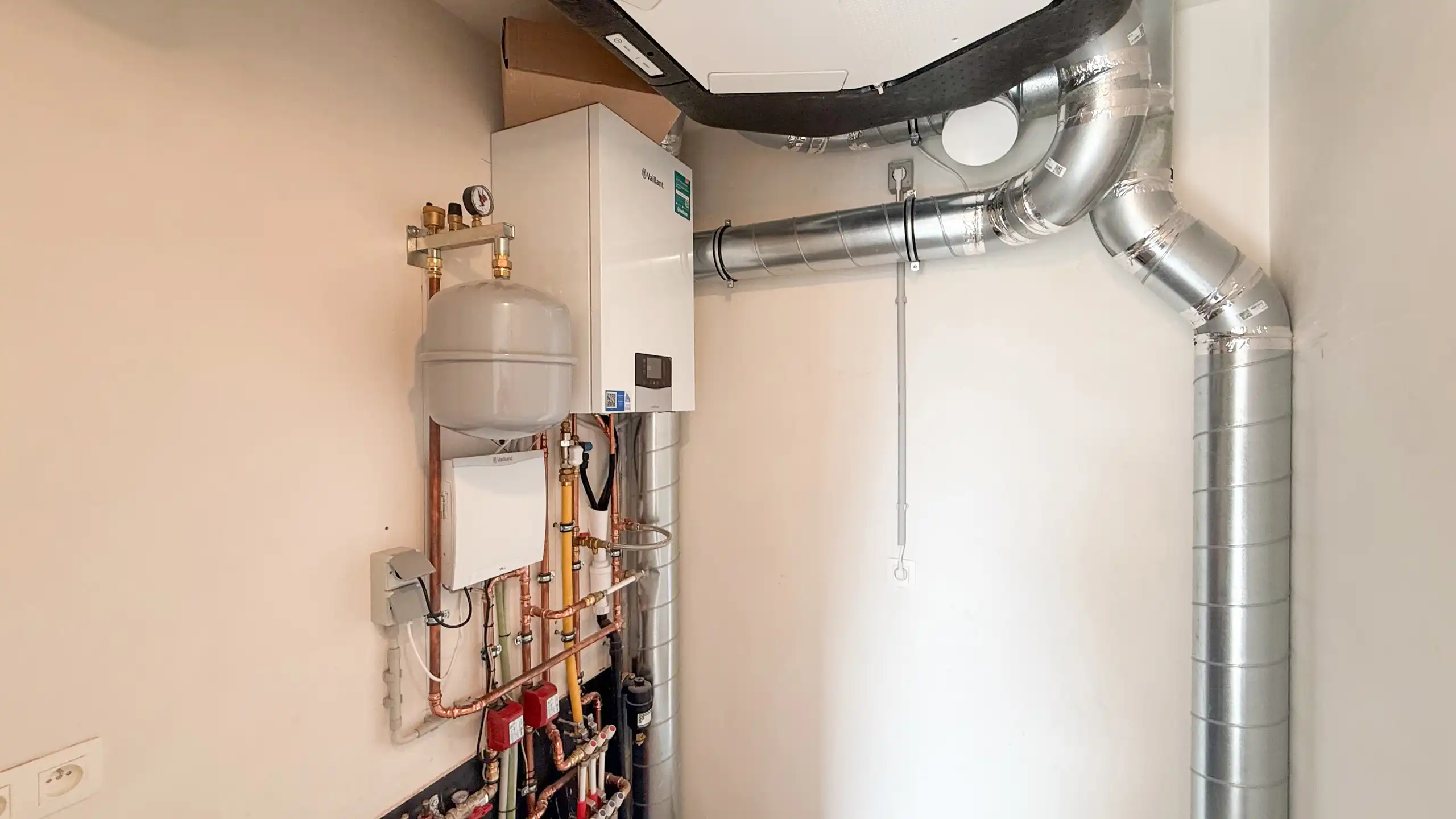 Kwalitatief afgewerkte nieuwbouwwoning op centrale ligging! foto 26