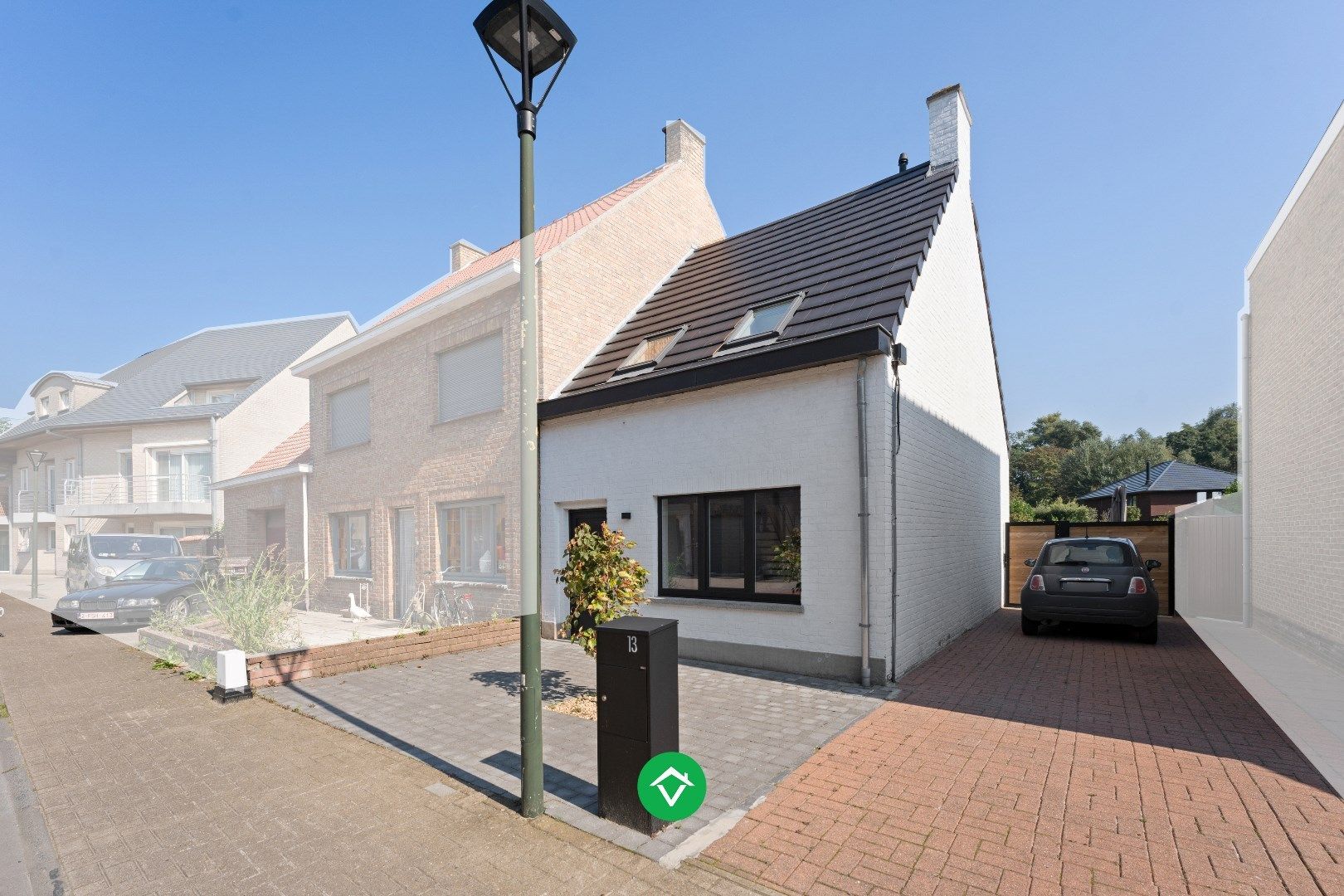 Volledig vernieuwde woning met 3 slaapkamers en bijgebouw in centrum Koekelare foto 2