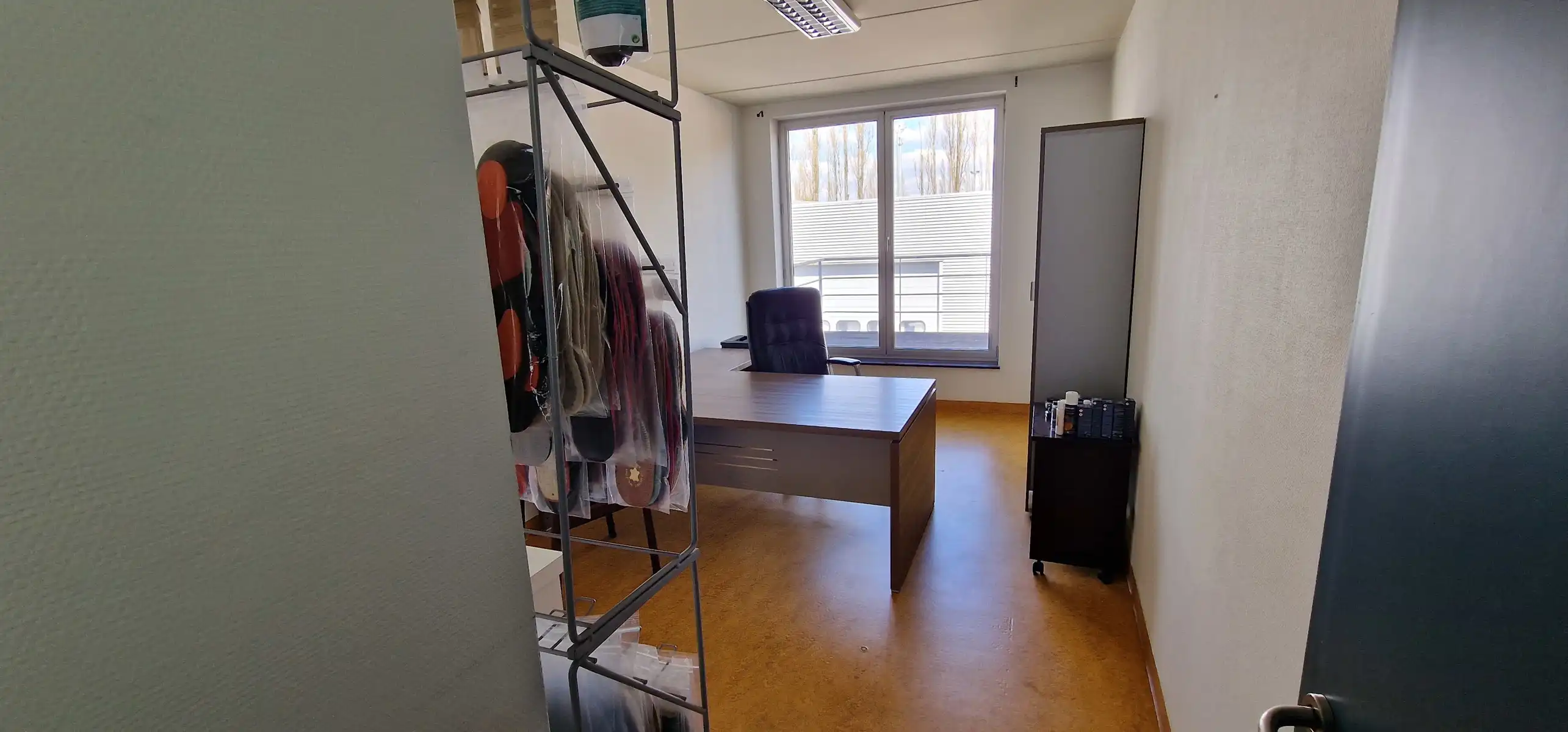 Grote magazijnruimte/atelier met kantoor te koop in Deurne  foto 37