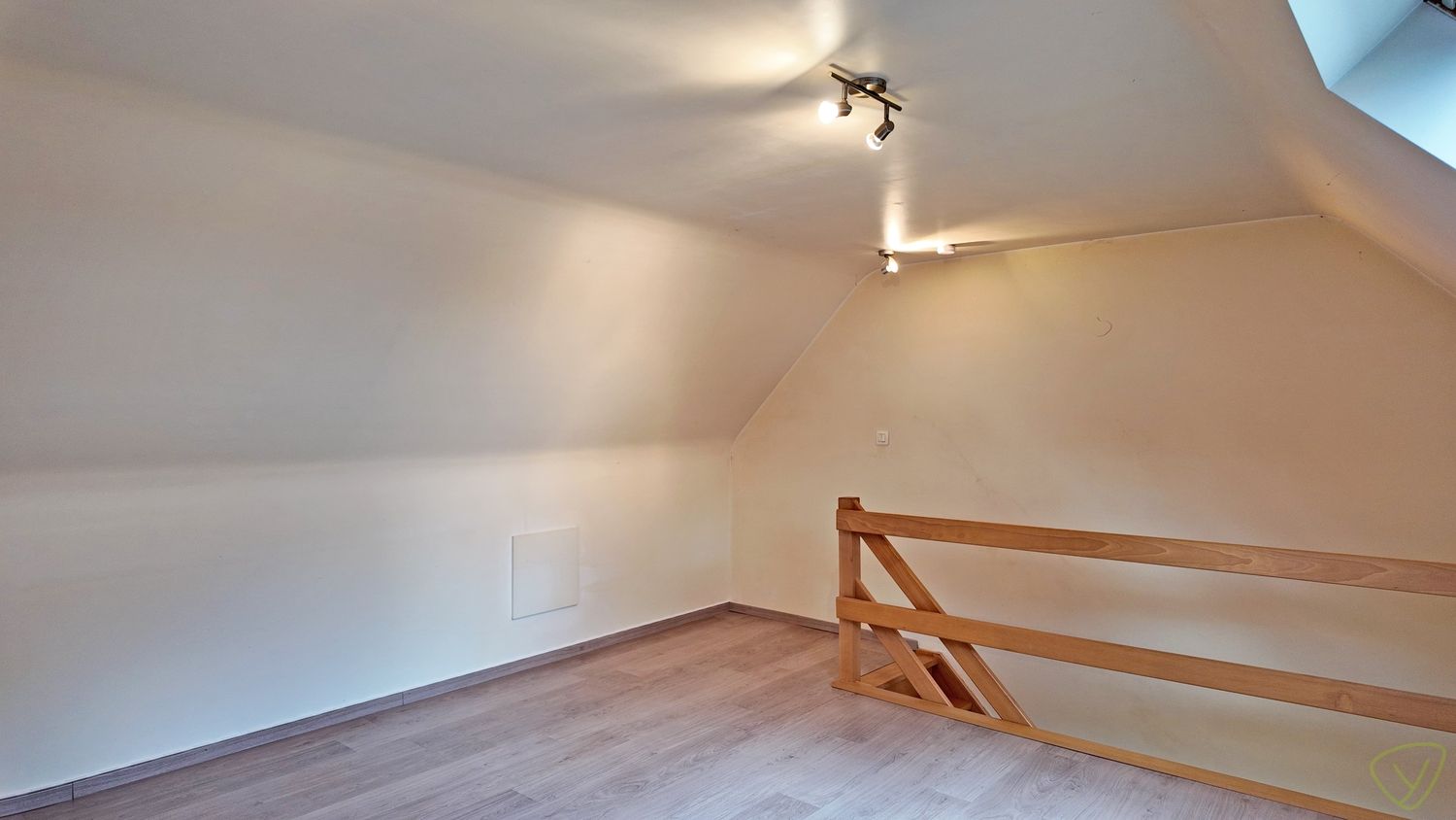 Charmant duplex-appartement met terras en garage nabij centrum Eeklo foto 11