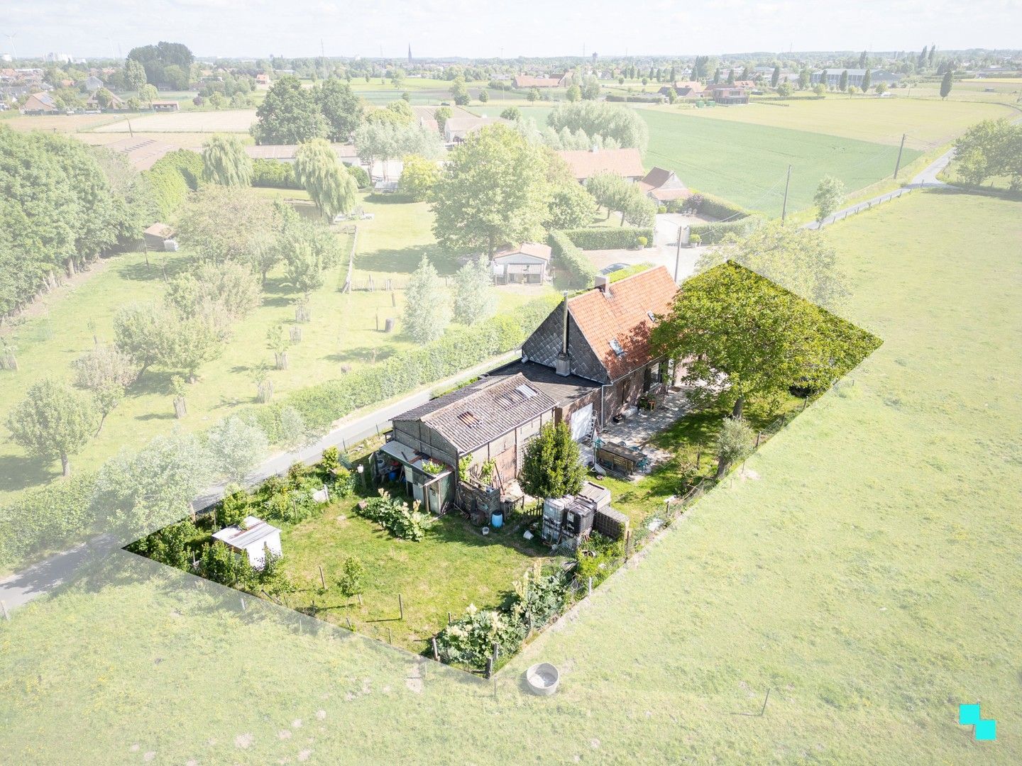 Compleet te renoveren / af te breken ééngezinswoning, landelijk gelegen op grens Izegem / Lendelede foto 2