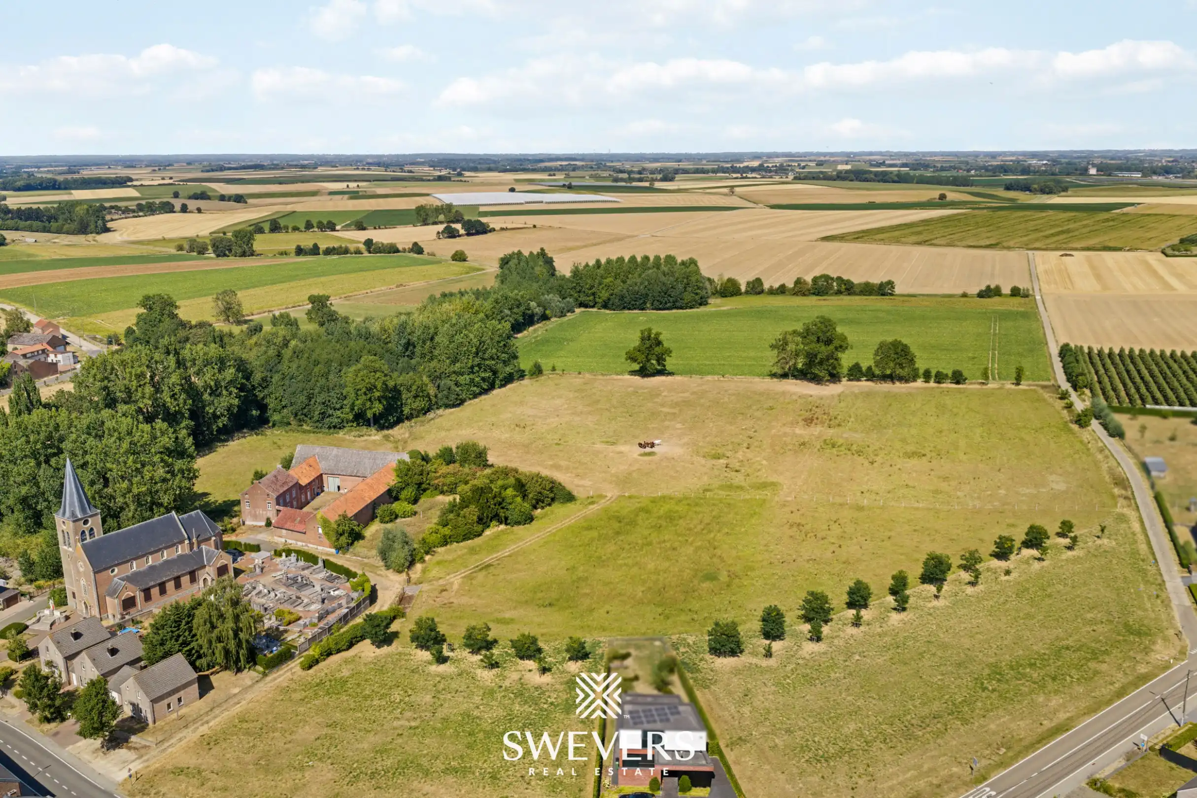 Karaktervolle vierkantshoeve op ruim 4 hectare met uitzonderlijk veel potentieel foto 2