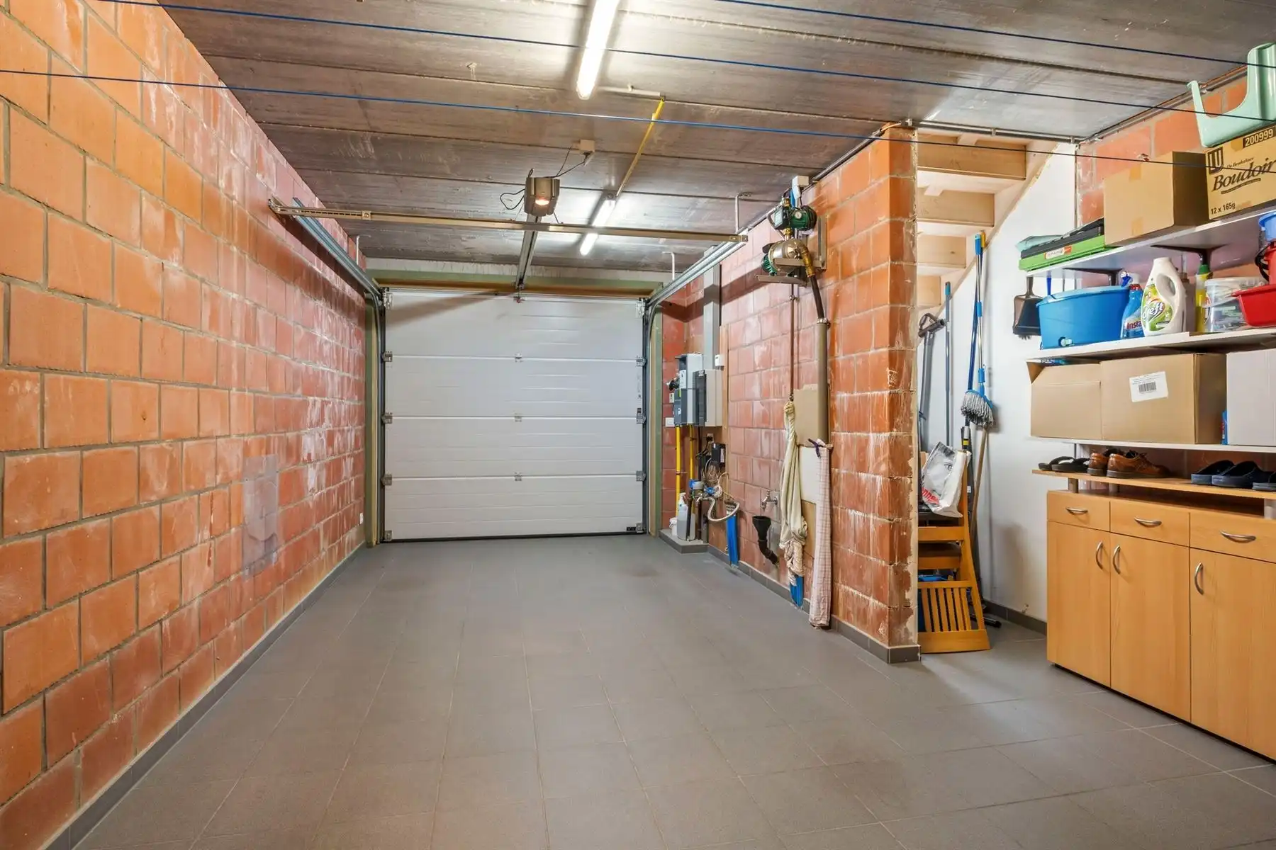 Recente woning met drie ruime slaapkamers en garage foto 8