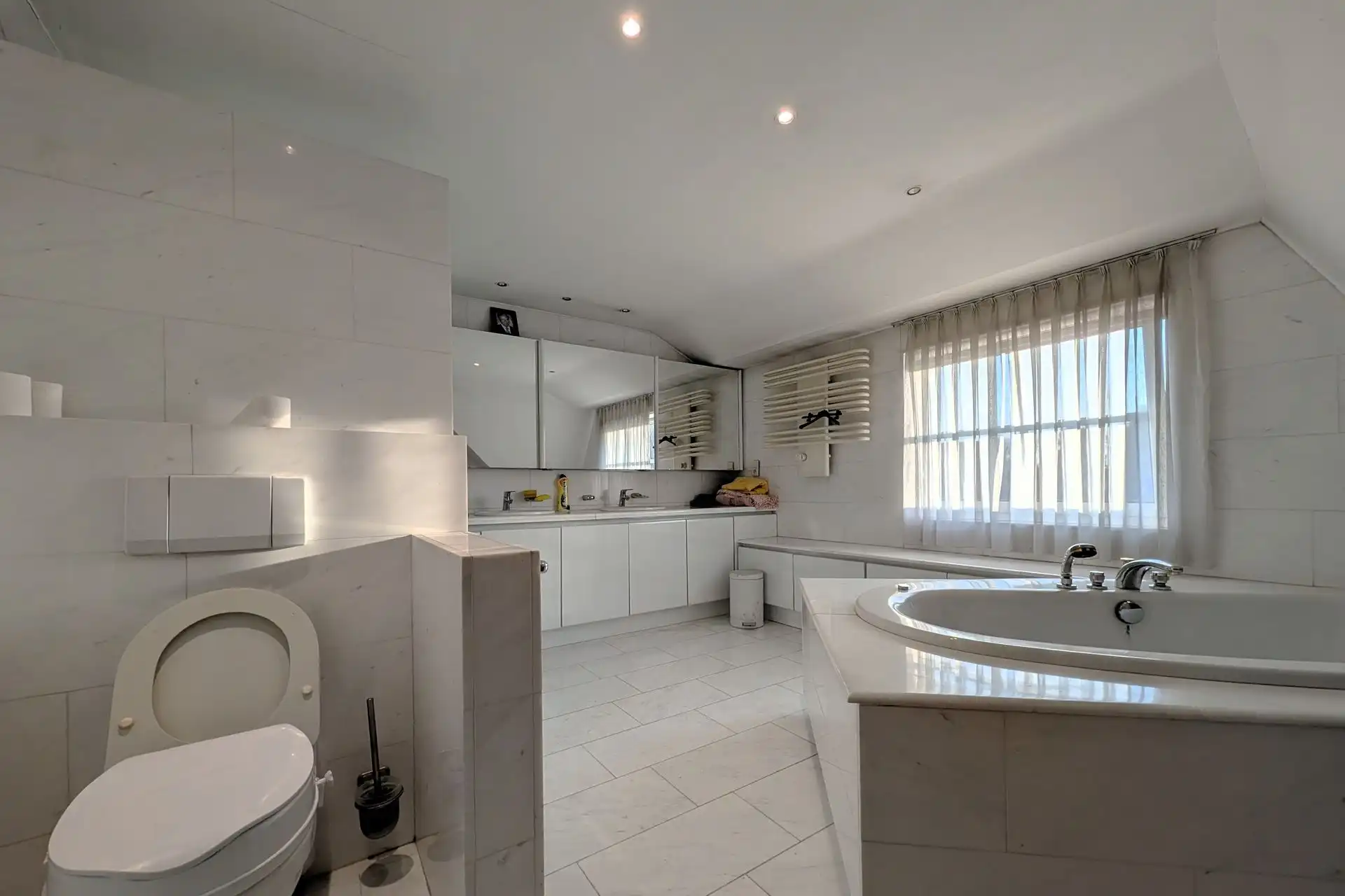 Verzorgde villa met 4 slpk. en veel privacy nabij de grens met Maastricht (NL) foto 14