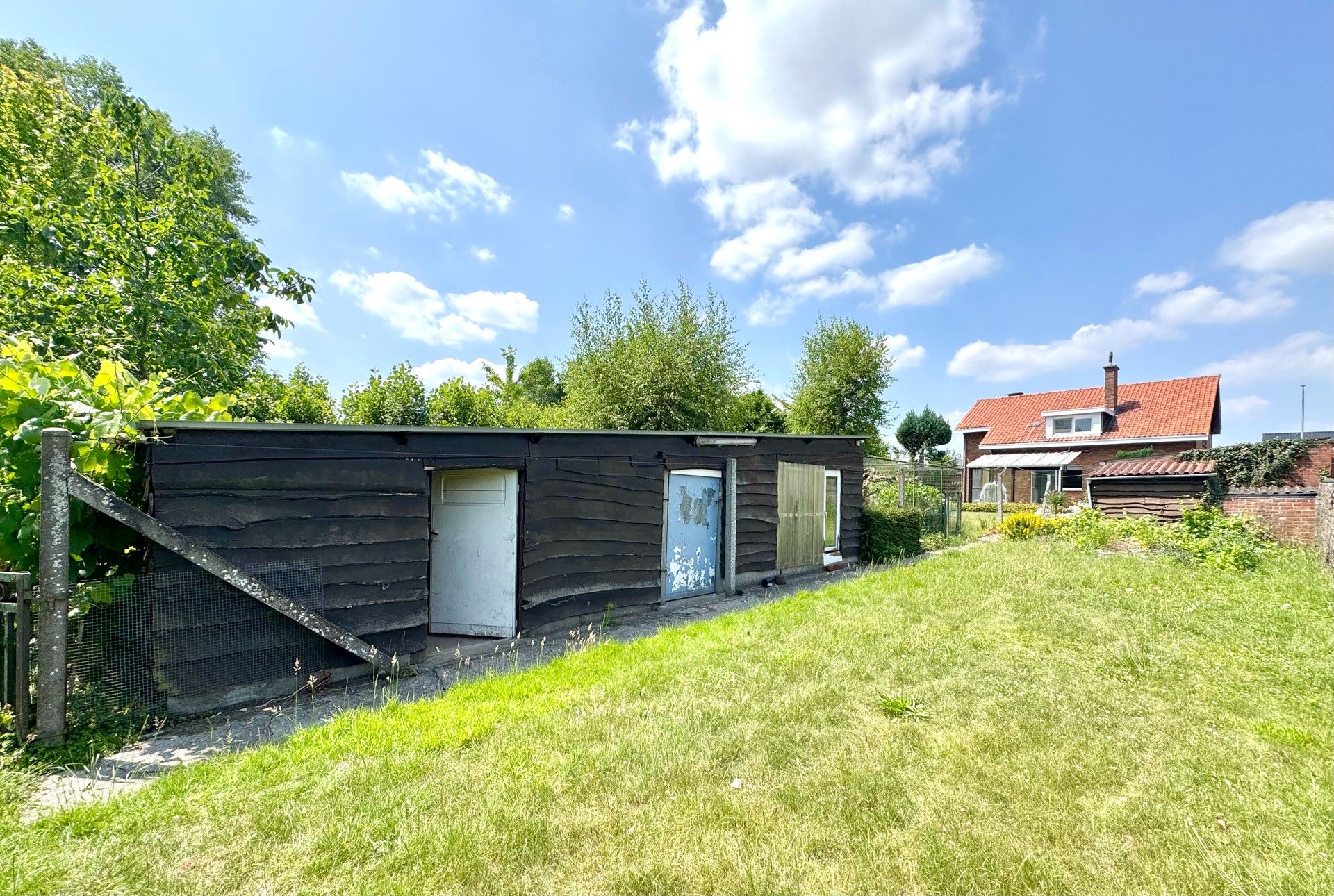 RUIME VRIJSTAANDE  WONING MET GROTE TUIN foto 4