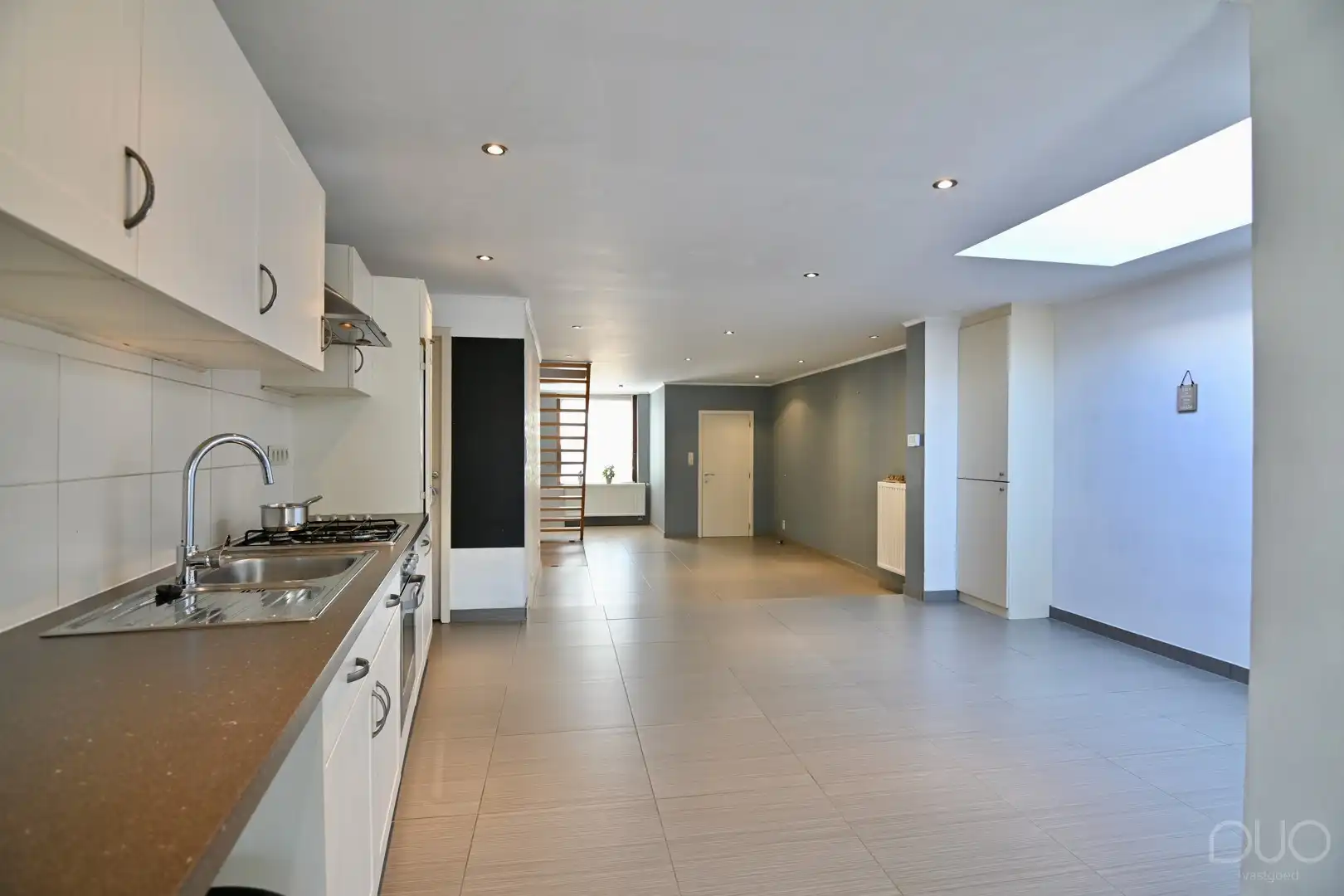 Instapklare rijwoning met west geörienteerde buitenruimte foto 6