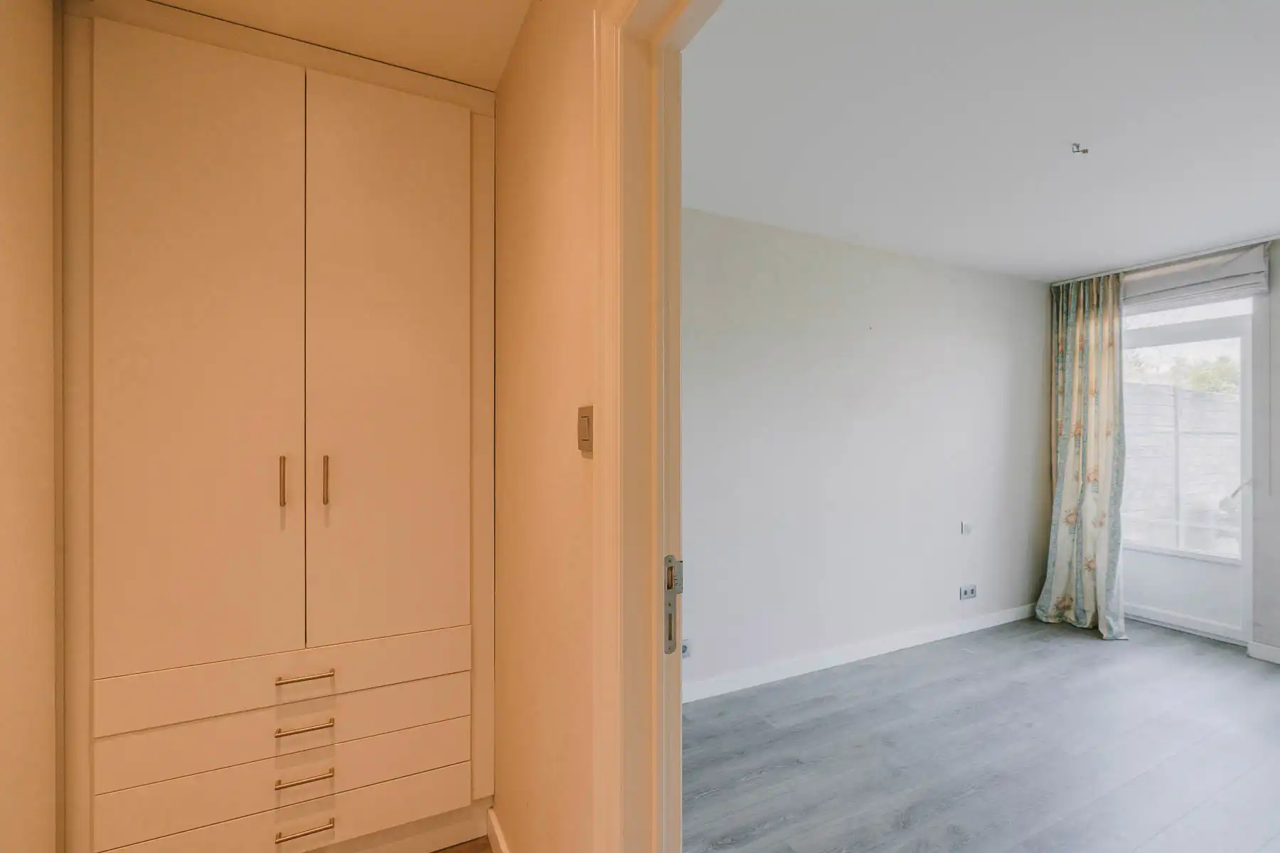 Instapklaar gelijkvloers appartement met riant ruimtegevoel foto 14