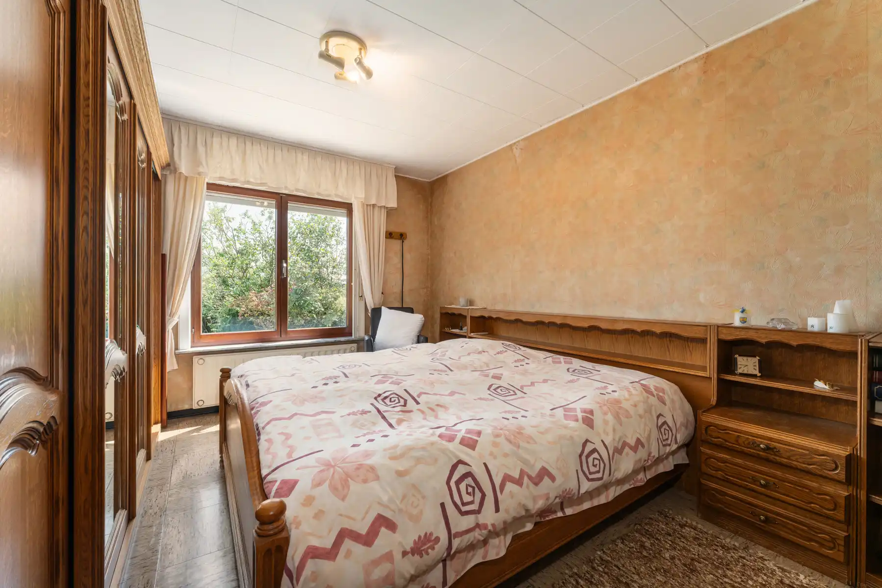Ruime woning met loods foto 14