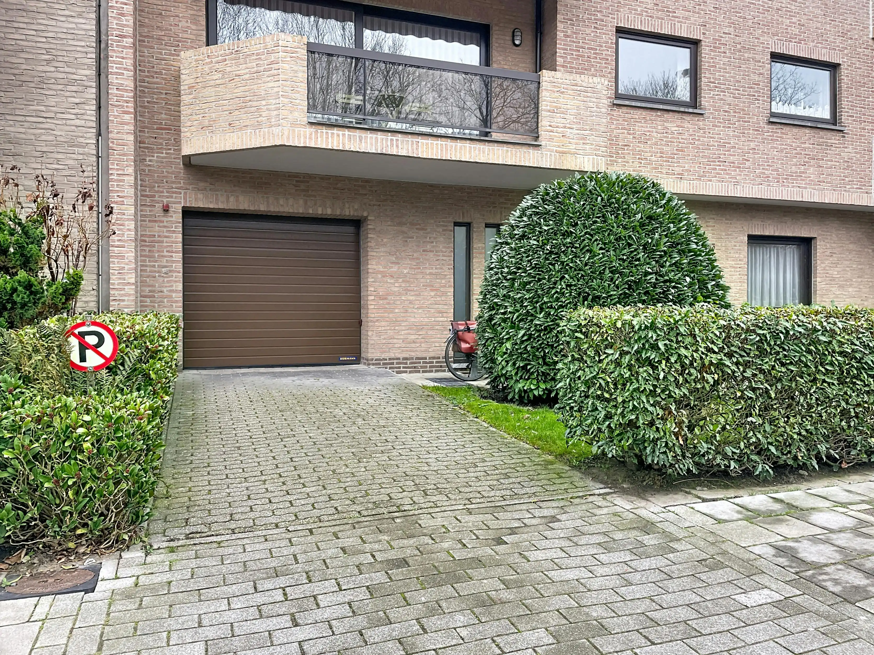 Overdekte autostaanplaats te koop in Berchem foto 2