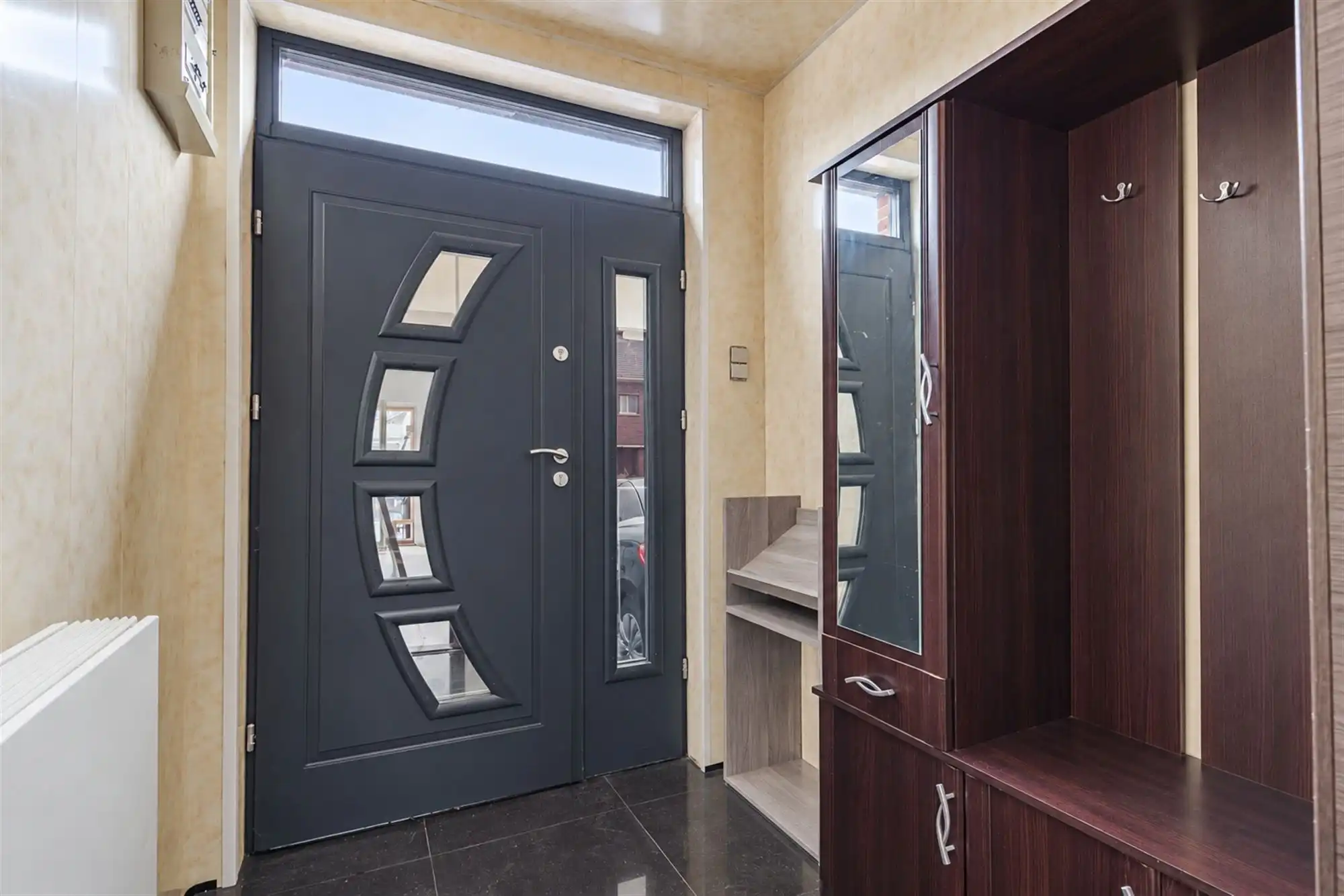 instapklare 3 gevelhuis op 945 m² met 6 slpks en 4 garages foto 4