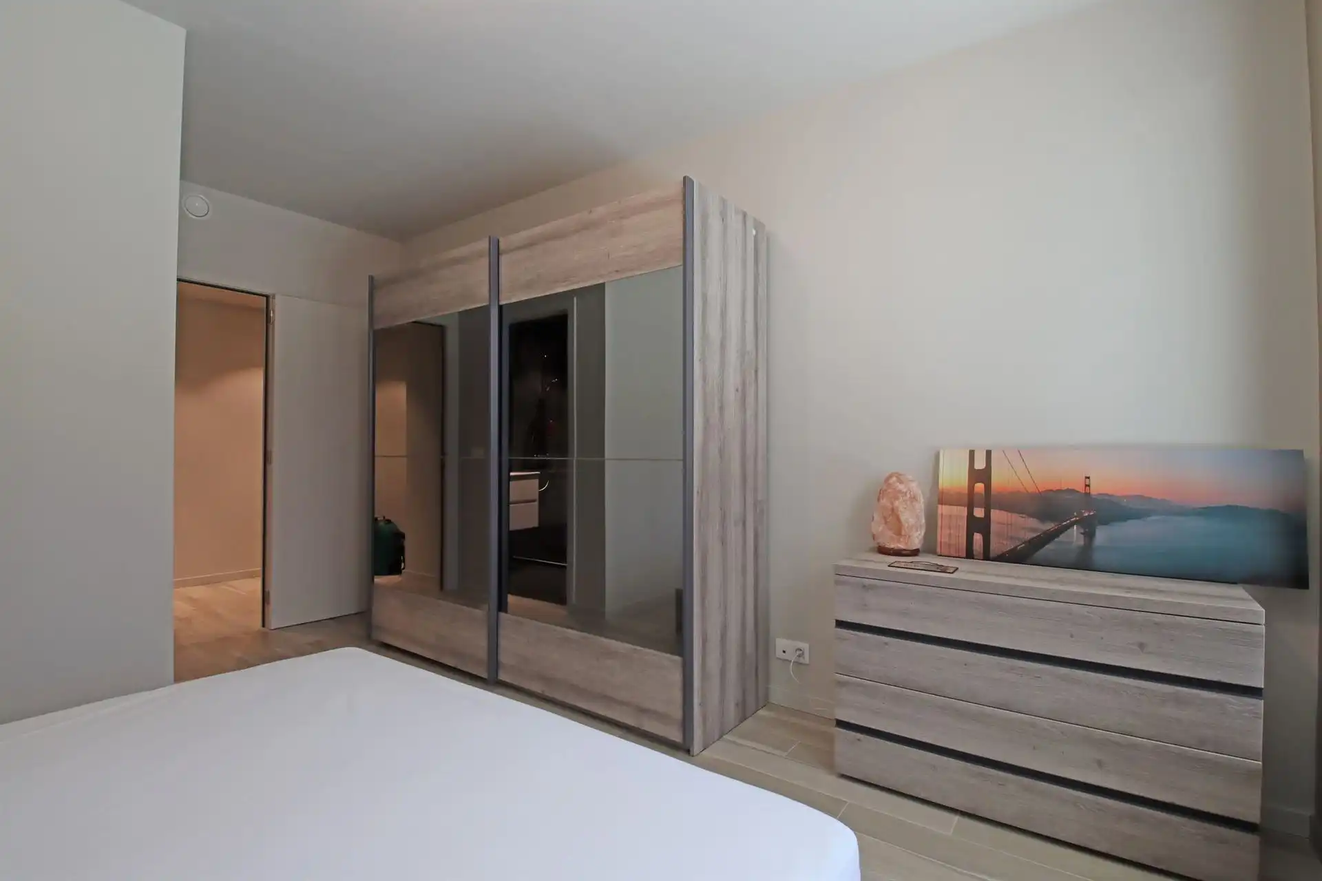 Recent en volledig gemeubeld appartement foto 11