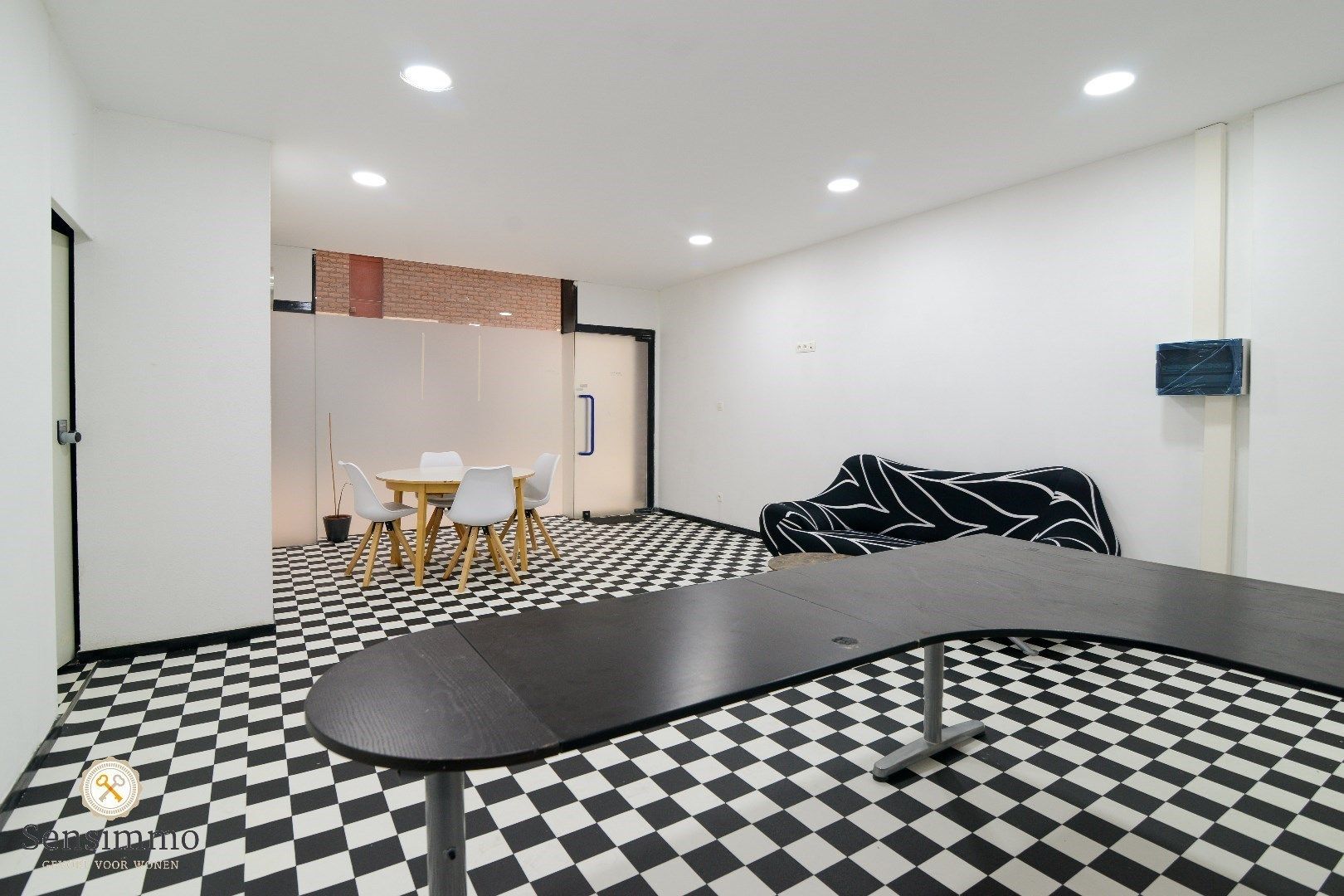 Handelsruimte in het hartje van Genk foto 3